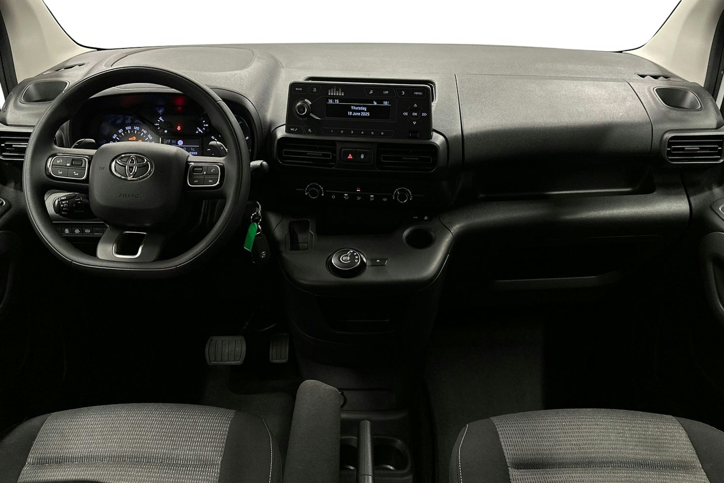 valkoinen Toyota Proace CITY Verso 2022 kuva 7.