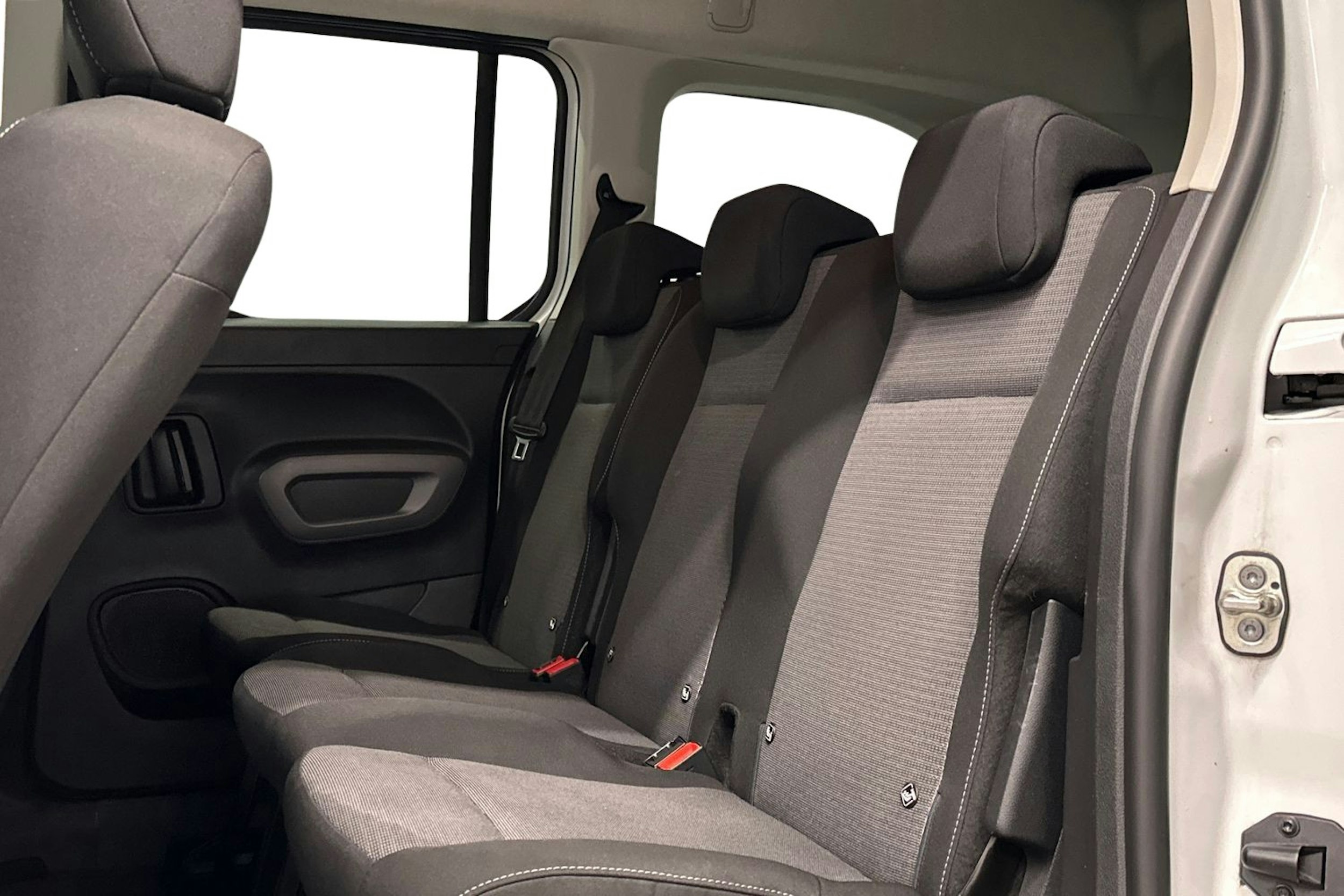 valkoinen Toyota Proace CITY Verso 2022 kuva 8.