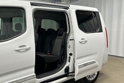 valkoinen Toyota Proace CITY Verso 2022 kuva 11.