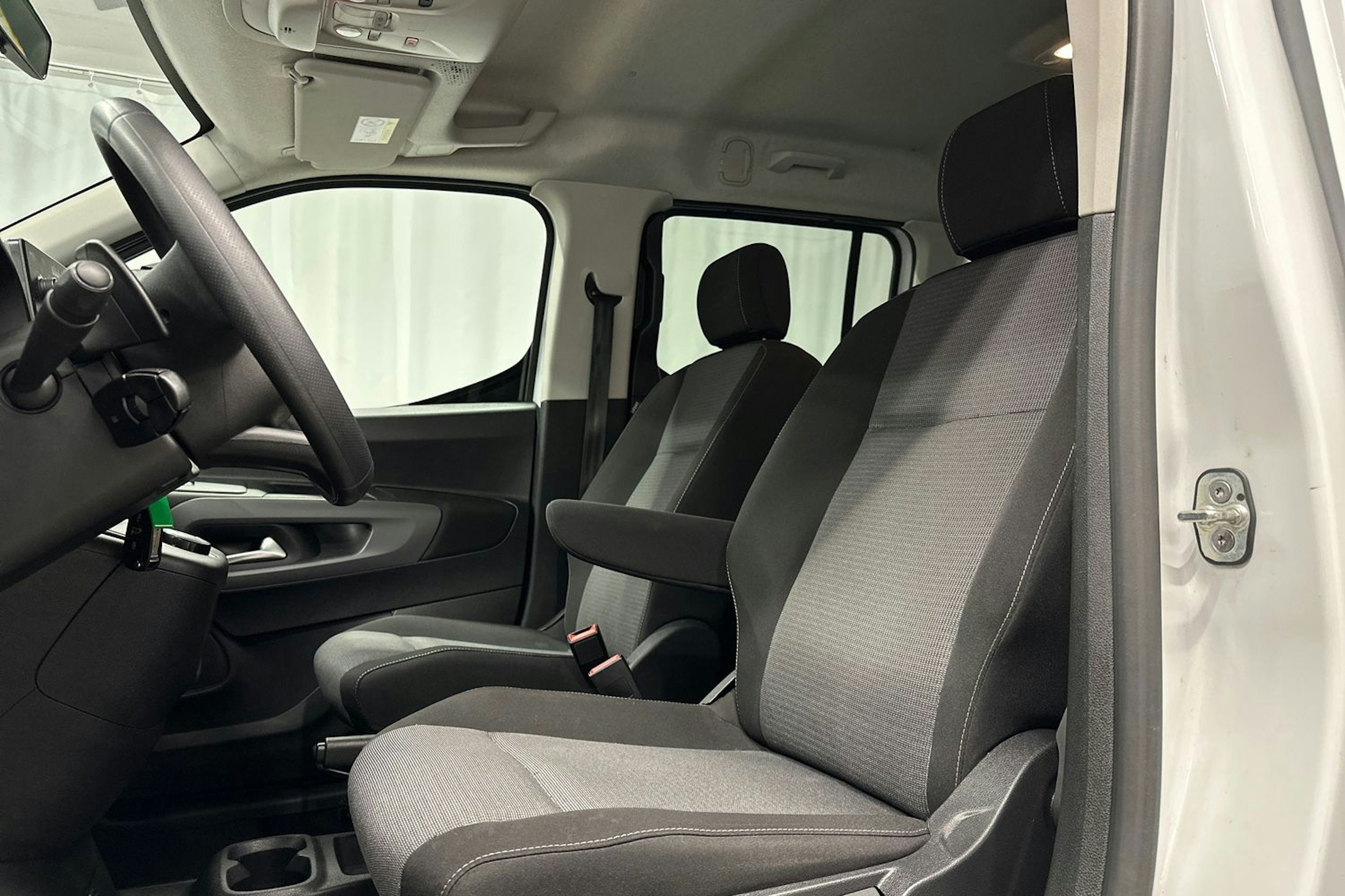 valkoinen Toyota Proace CITY Verso 2022 kuva 13.