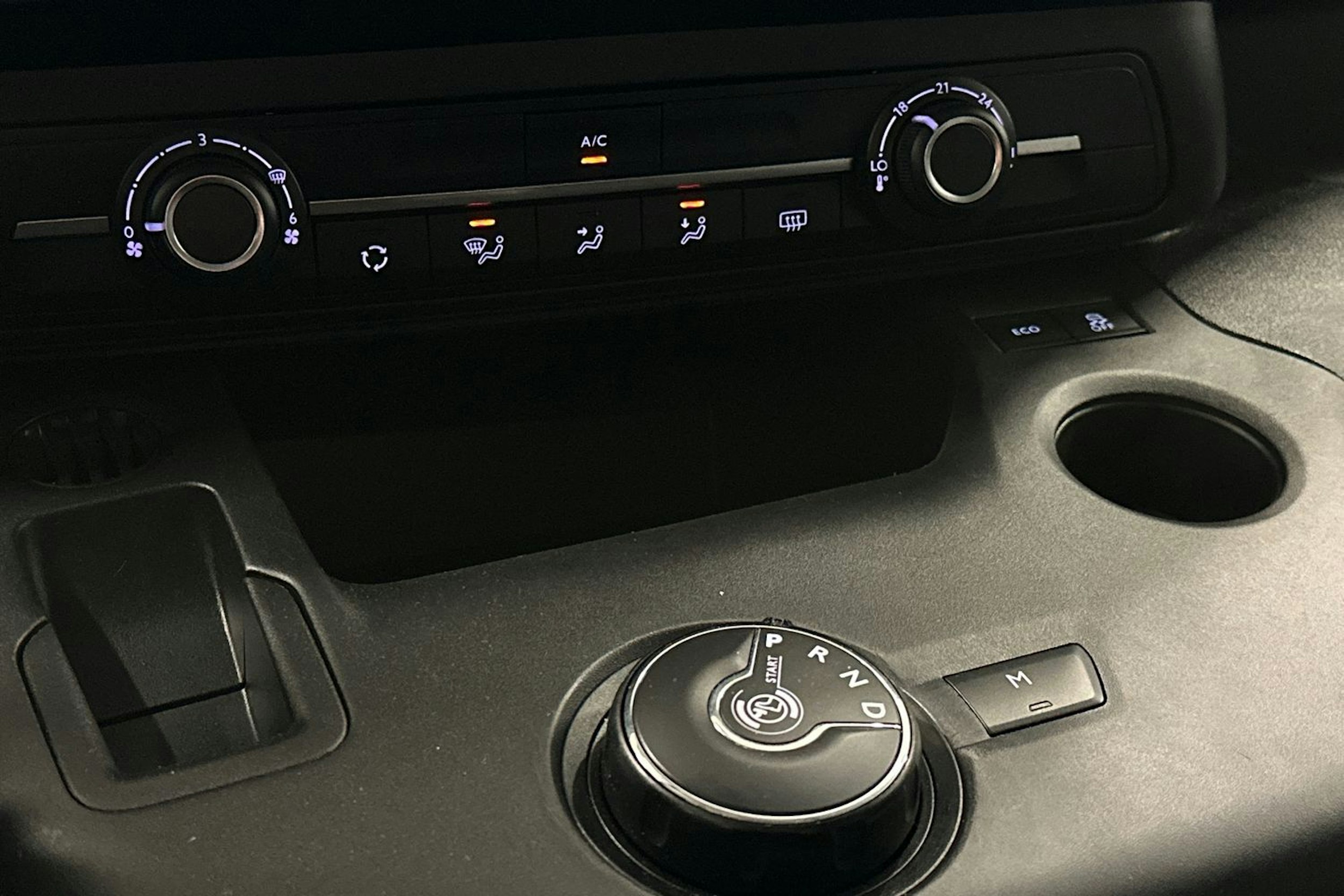 valkoinen Toyota Proace CITY Verso 2022 kuva 18.