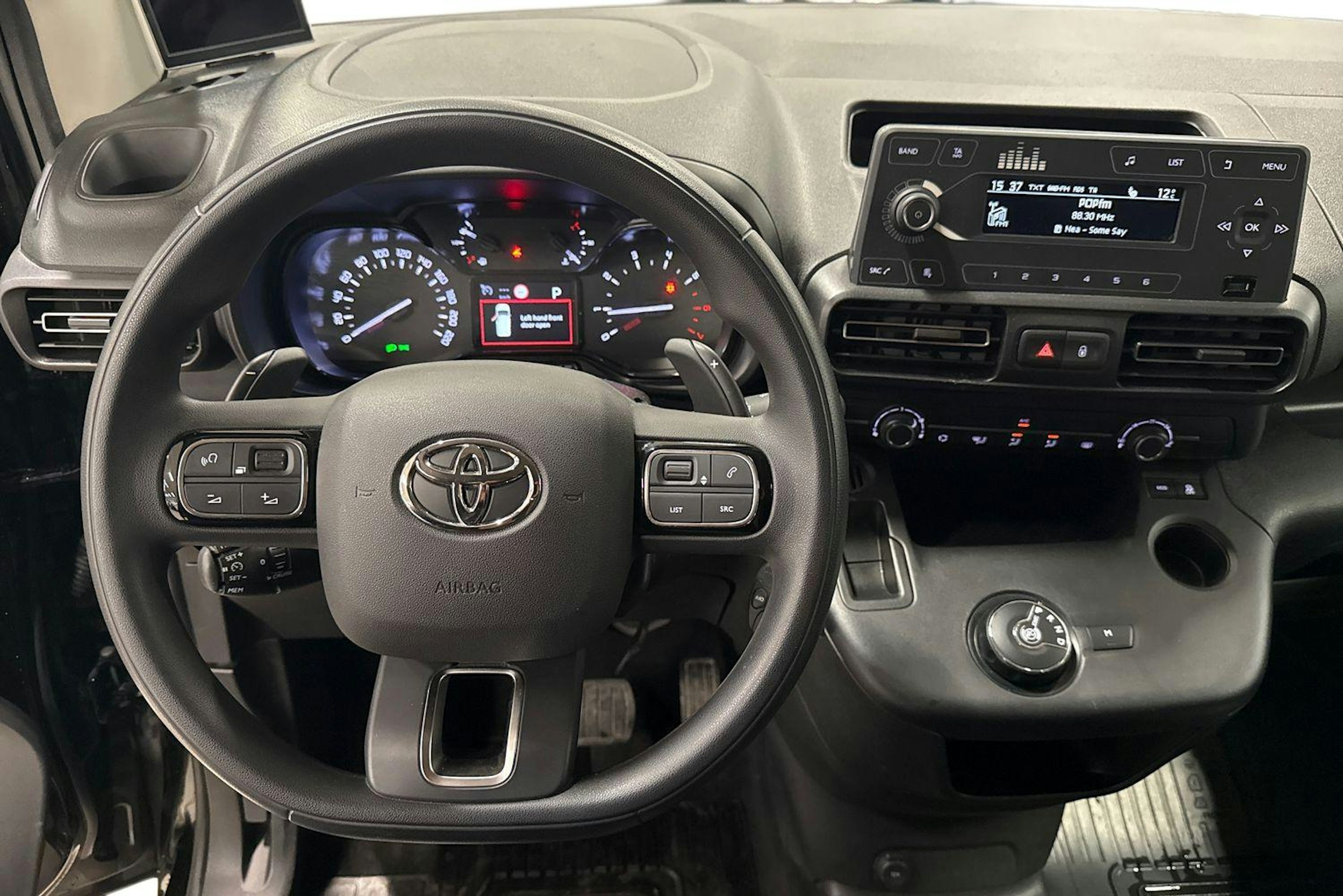 Musta Toyota Proace City Verso 2023 kuva 9.