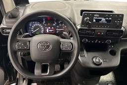 Musta Toyota Proace City Verso 2023 kuva 9.