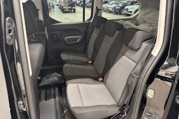 Musta Toyota Proace City Verso 2023 kuva 17.