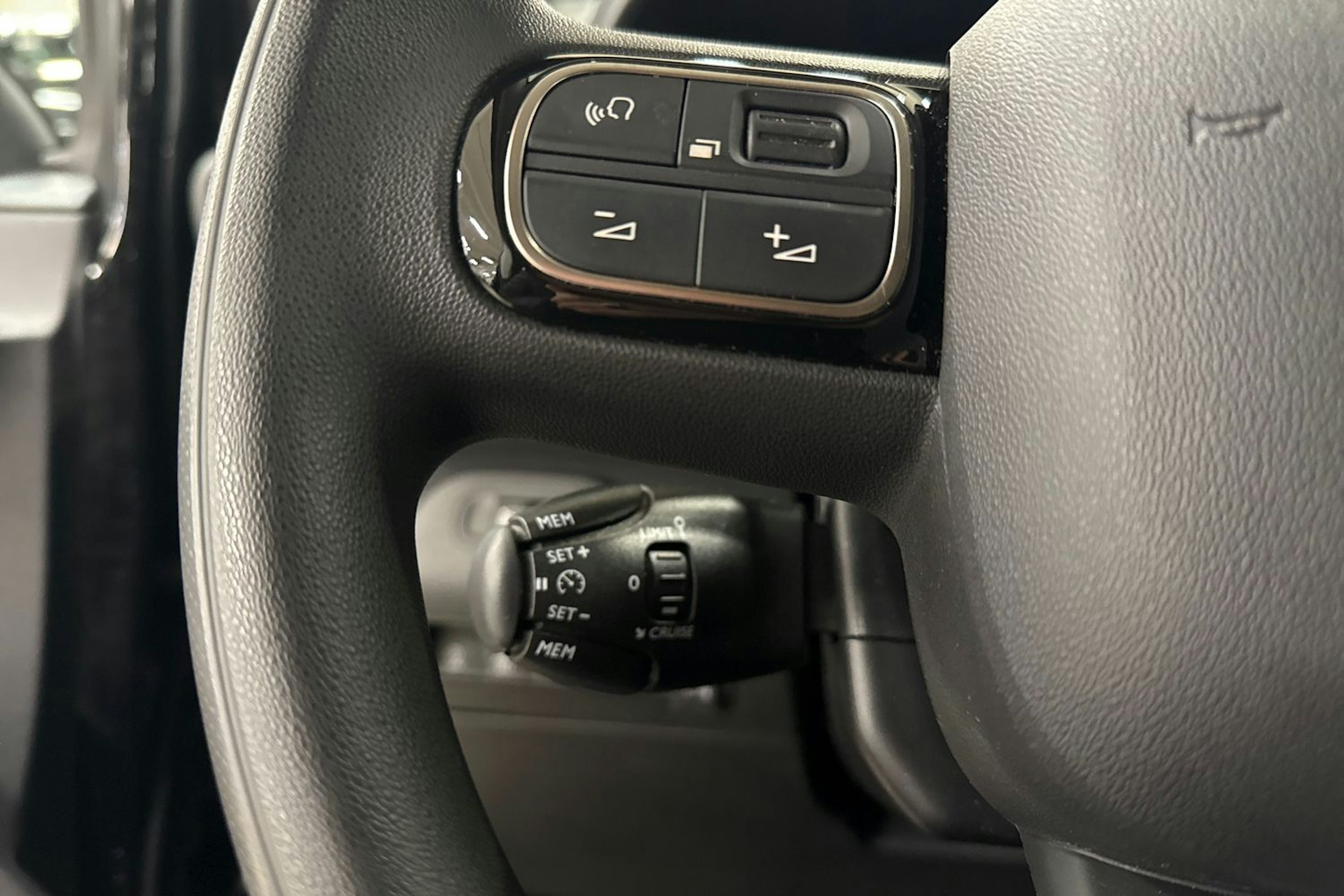 Musta Toyota Proace City Verso 2023 kuva 18.