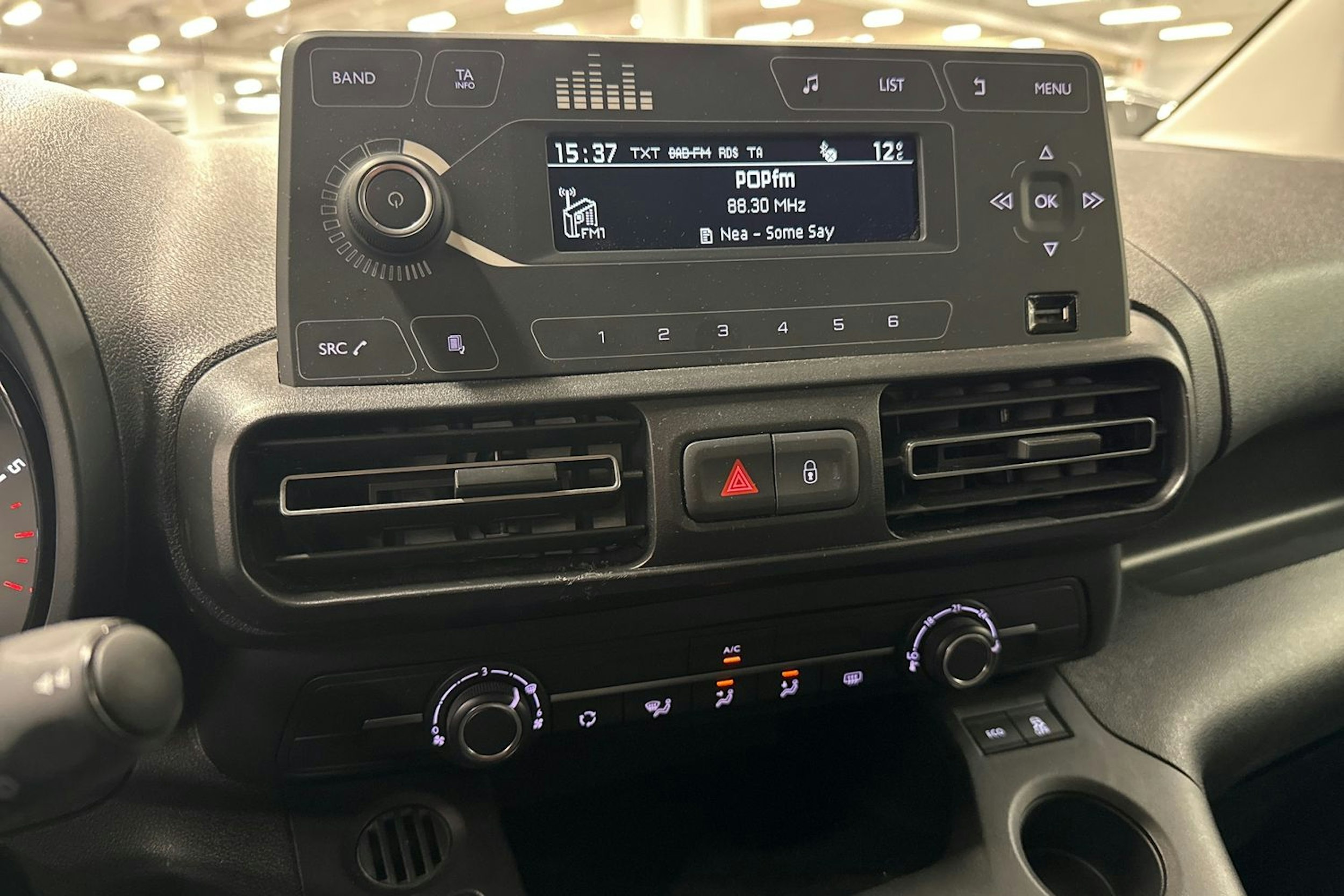 Musta Toyota Proace City Verso 2023 kuva 23.