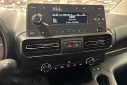 Musta Toyota Proace City Verso 2023 kuva 23.