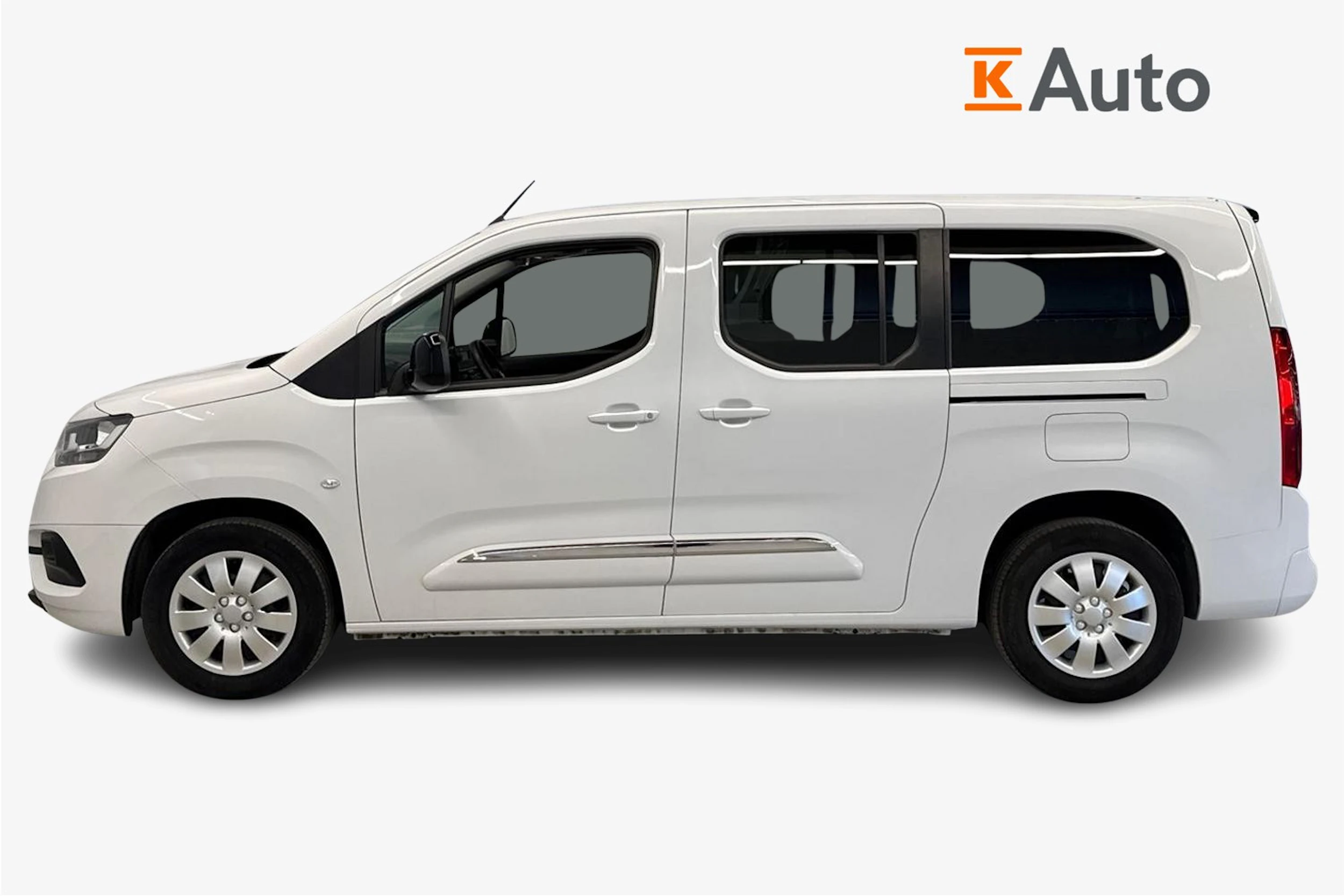 valkoinen Toyota Proace CITY Verso 2023 kuva 5.