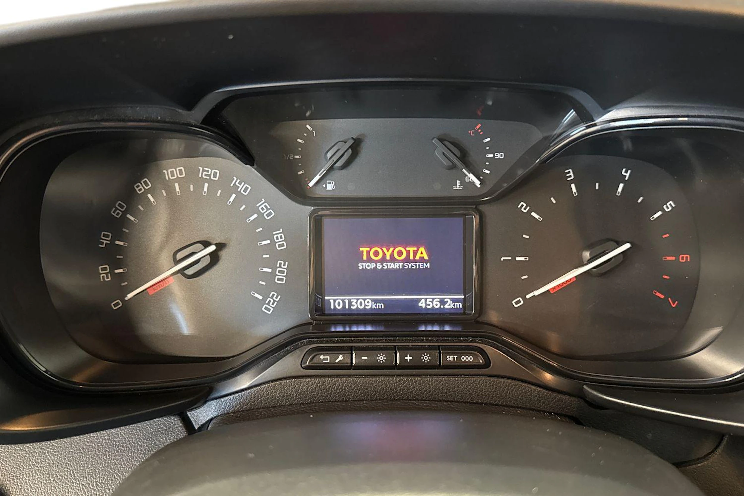 valkoinen Toyota Proace CITY Verso 2023 kuva 8.