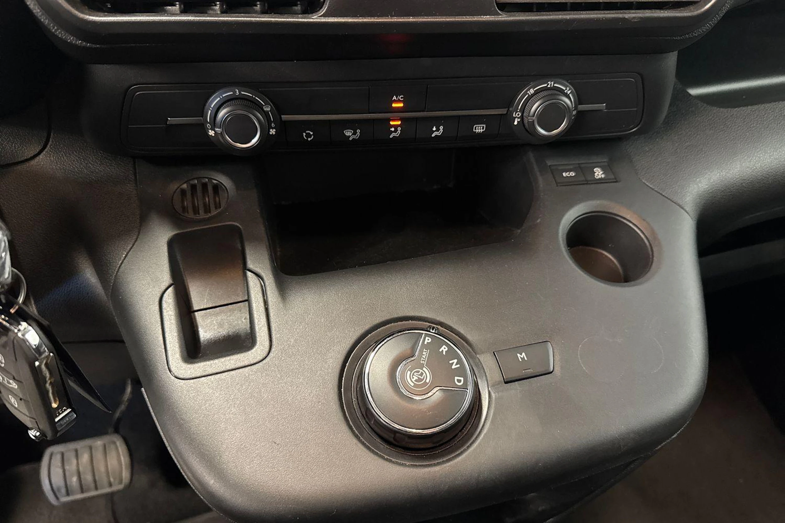 valkoinen Toyota Proace CITY Verso 2023 kuva 9.