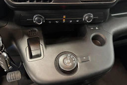 valkoinen Toyota Proace CITY Verso 2023 kuva 9.