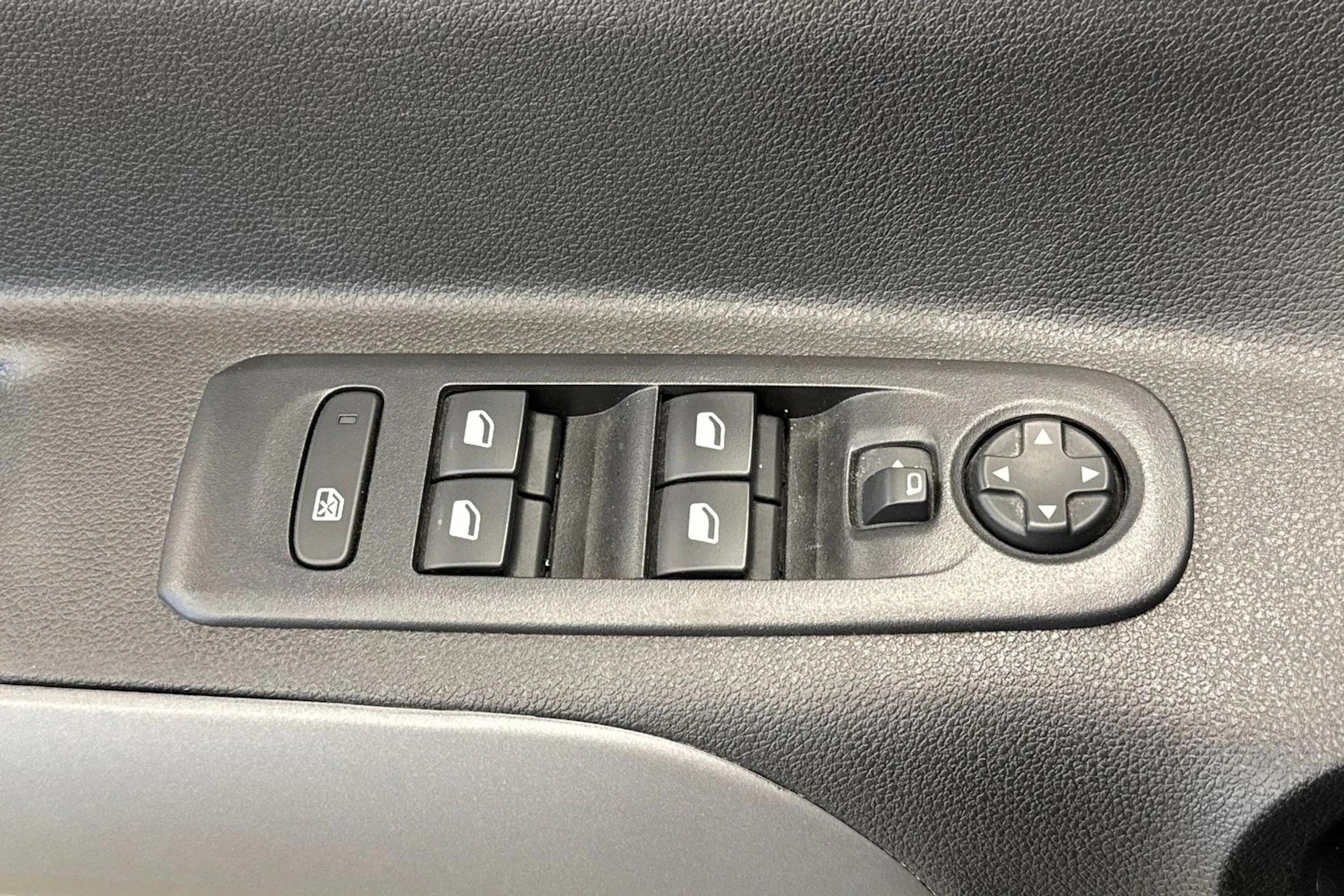 valkoinen Toyota Proace CITY Verso 2023 kuva 14.