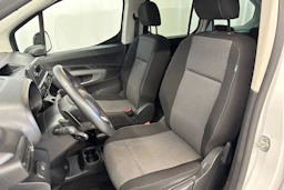 valkoinen Toyota Proace CITY Verso 2023 kuva 15.