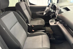 valkoinen Toyota Proace CITY Verso 2023 kuva 16.