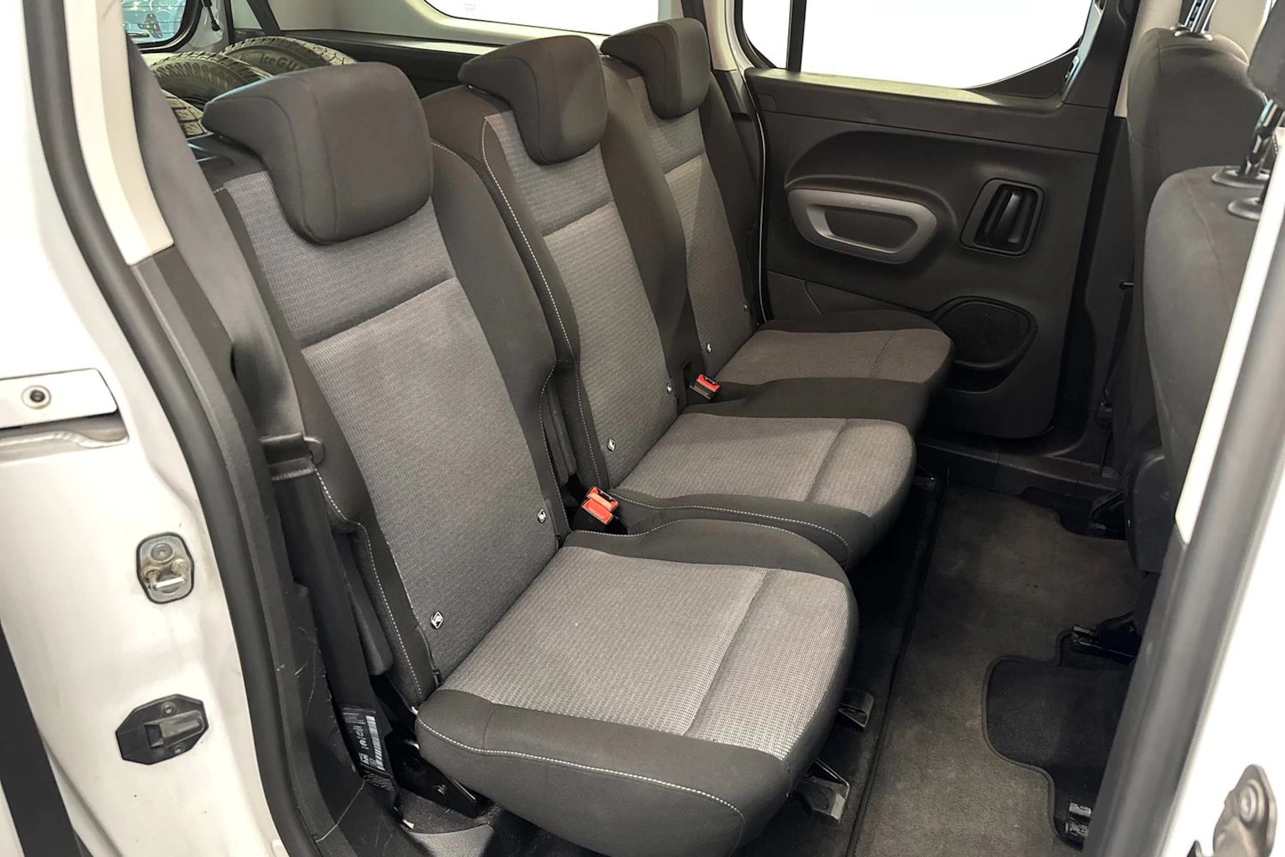 valkoinen Toyota Proace CITY Verso 2023 kuva 17.