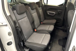valkoinen Toyota Proace CITY Verso 2023 kuva 17.