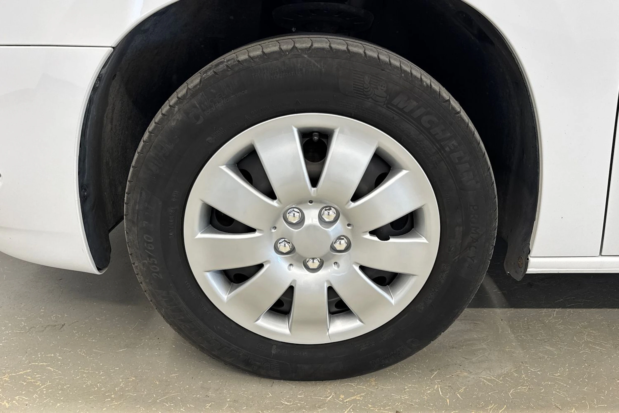 valkoinen Toyota Proace CITY Verso 2023 kuva 20.