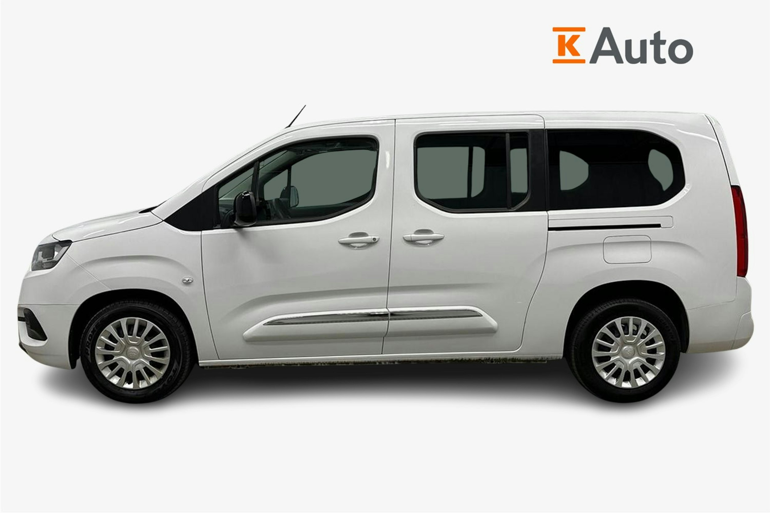 valkoinen Toyota Proace CITY Verso 2023 kuva 6.