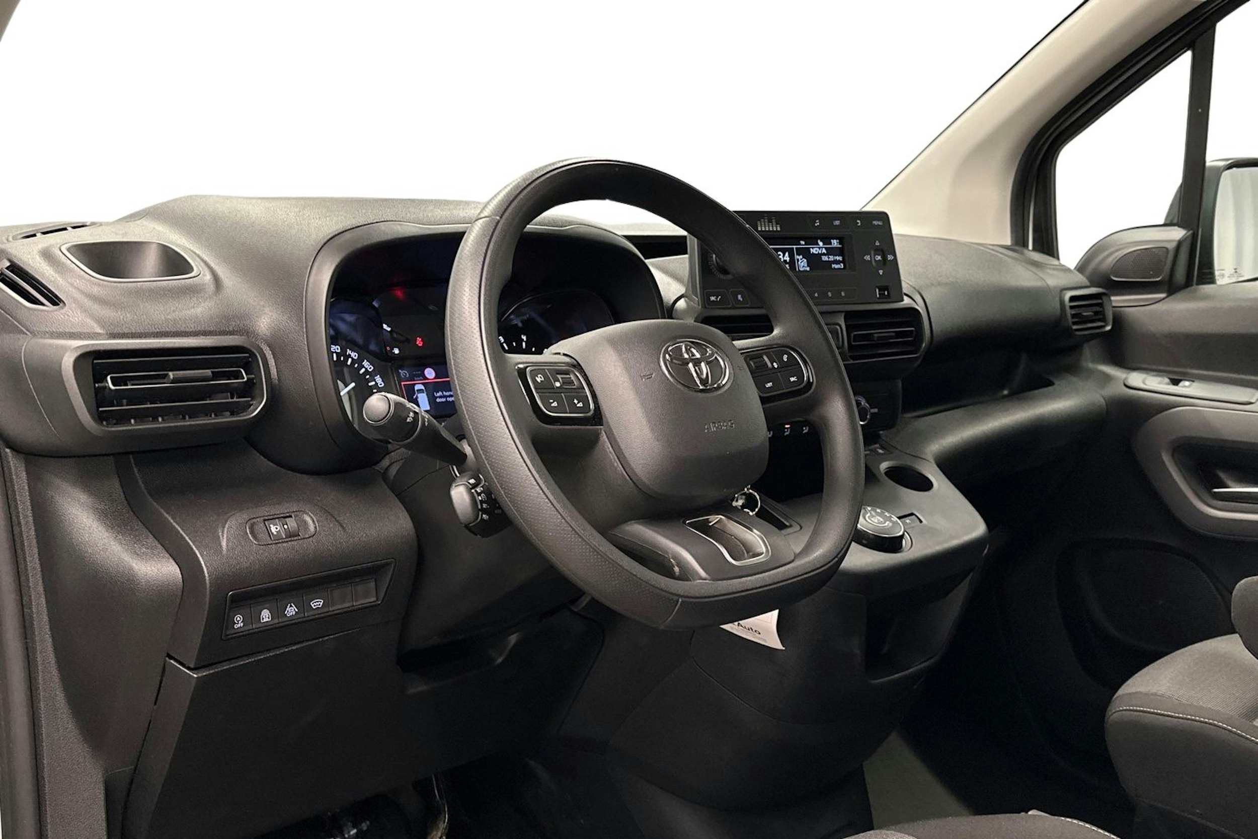 valkoinen Toyota Proace CITY Verso 2023 kuva 7.
