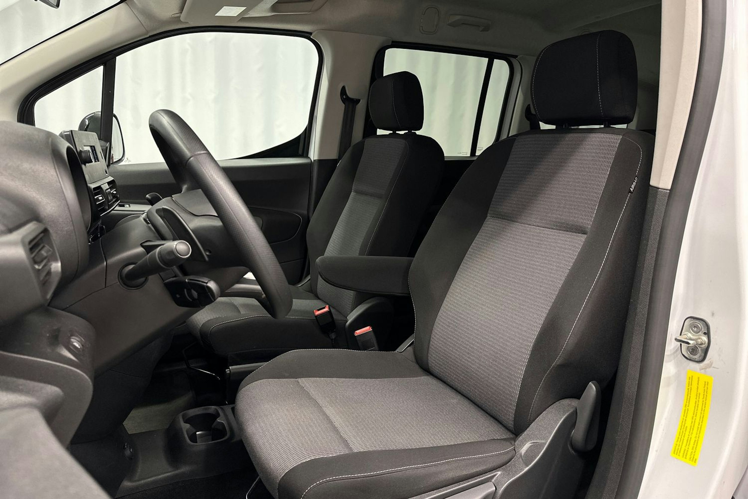 valkoinen Toyota Proace CITY Verso 2023 kuva 14.