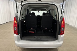 valkoinen Toyota Proace CITY Verso 2023 kuva 16.
