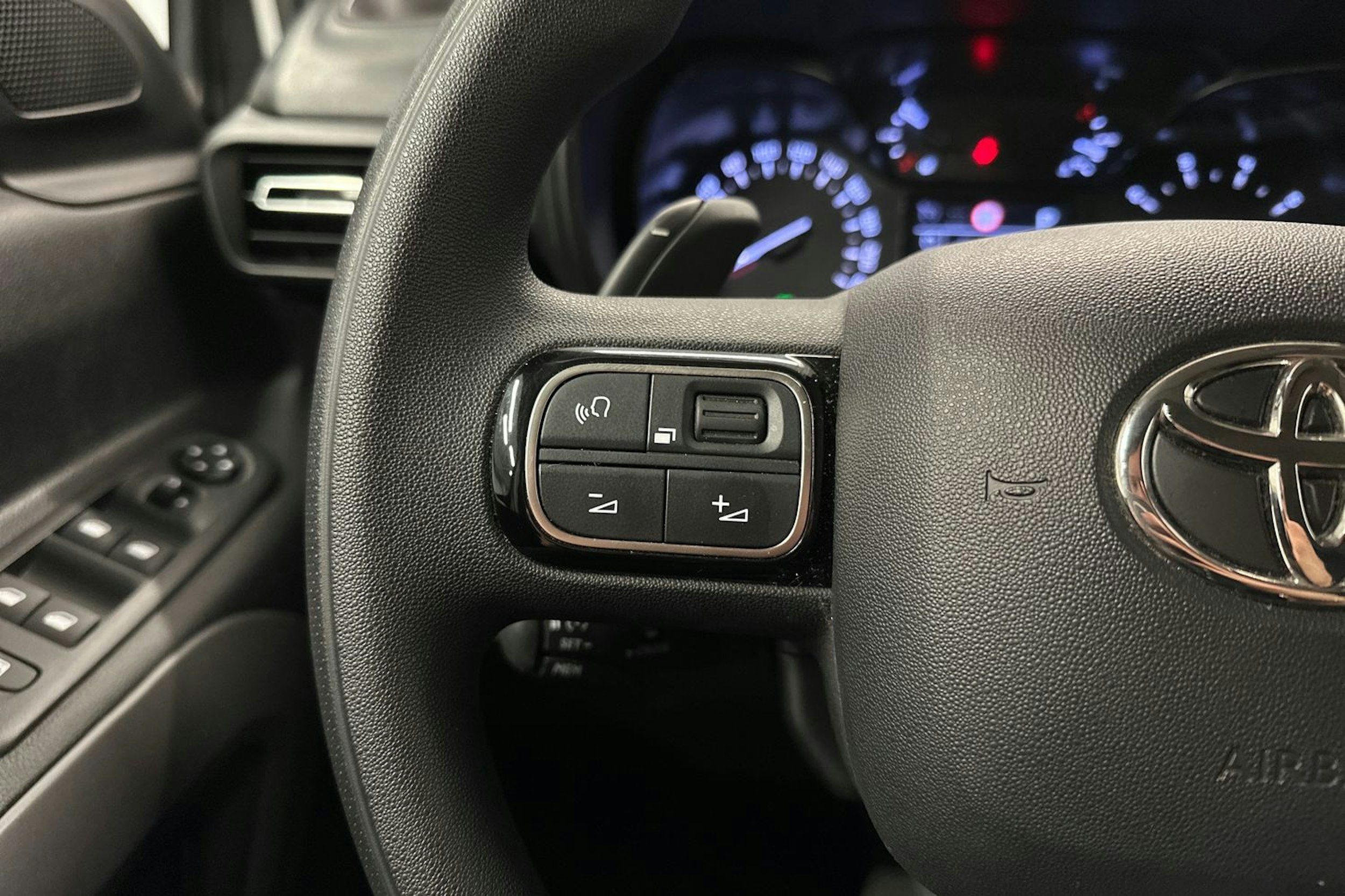 valkoinen Toyota Proace CITY Verso 2023 kuva 18.