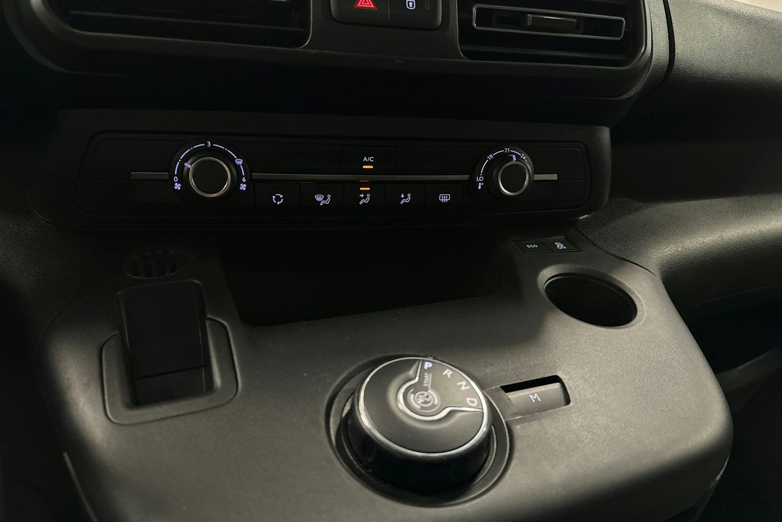valkoinen Toyota Proace CITY Verso 2023 kuva 21.