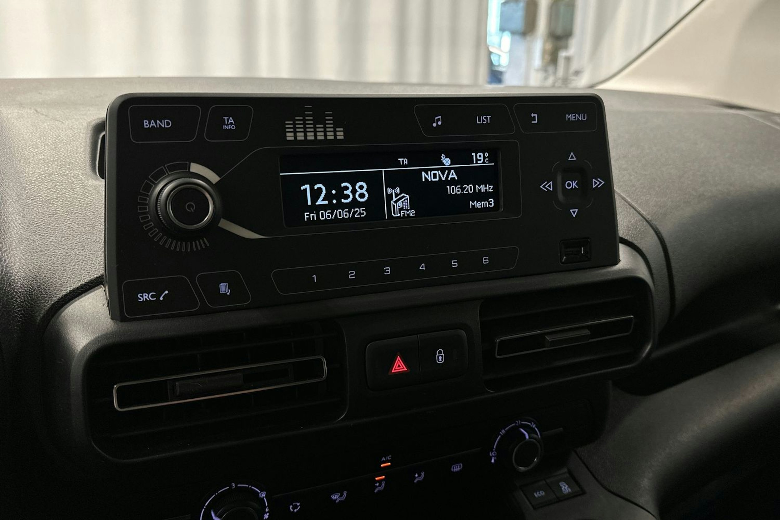 valkoinen Toyota Proace CITY Verso 2023 kuva 22.