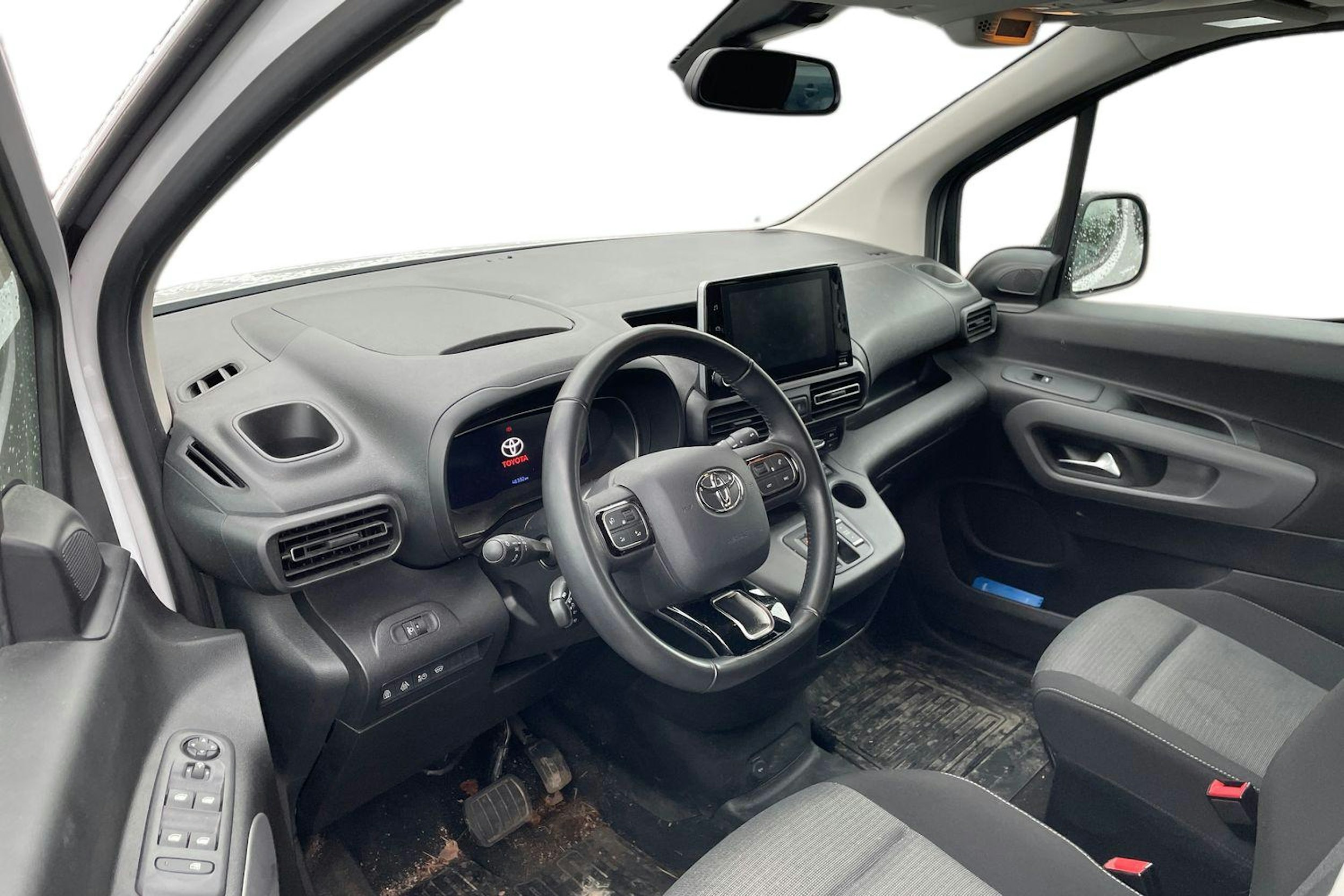valkoinen Toyota Proace CITY Verso EV 2023 kuva 3.