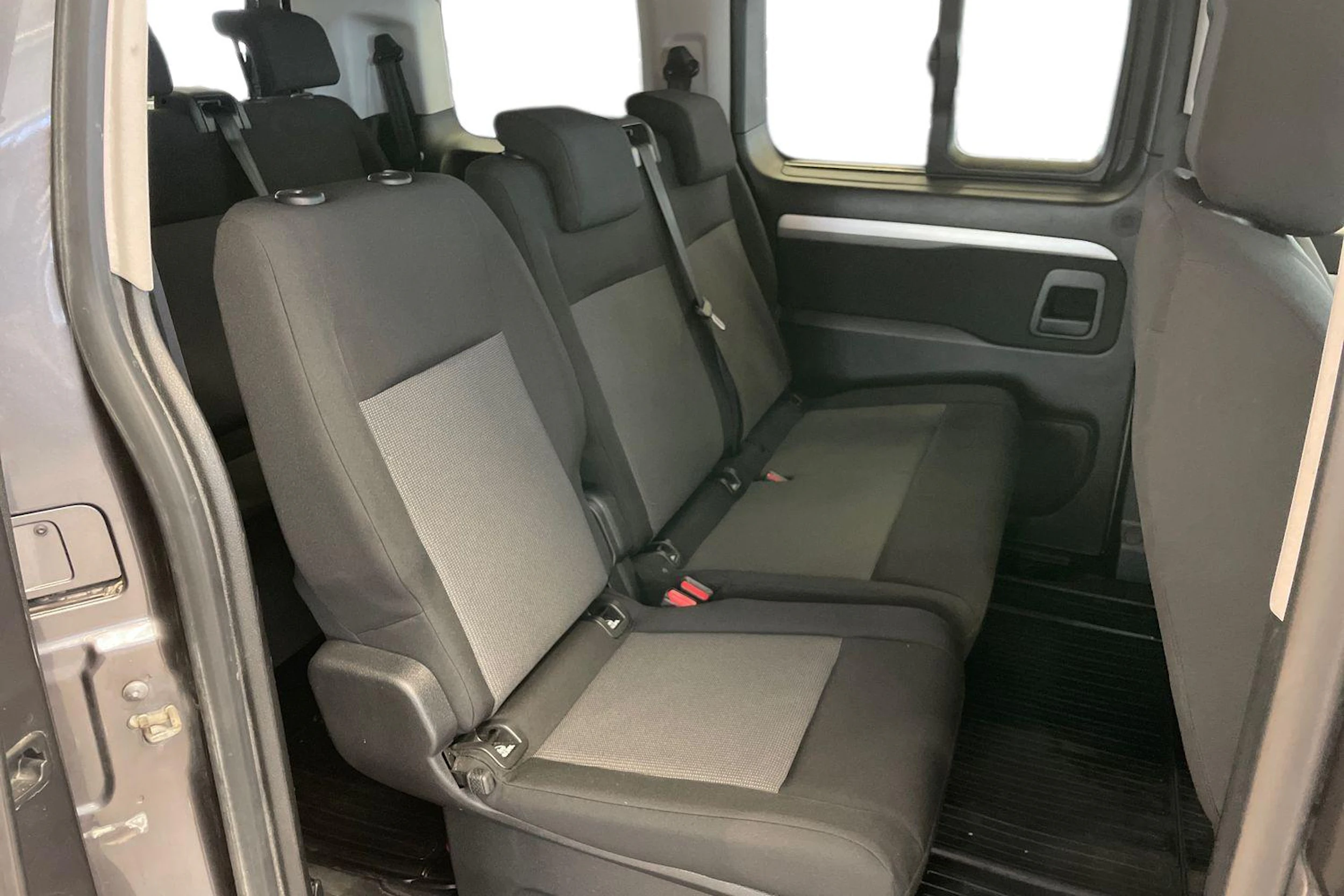 Harmaa Toyota Proace Verso 2016 kuva 8.
