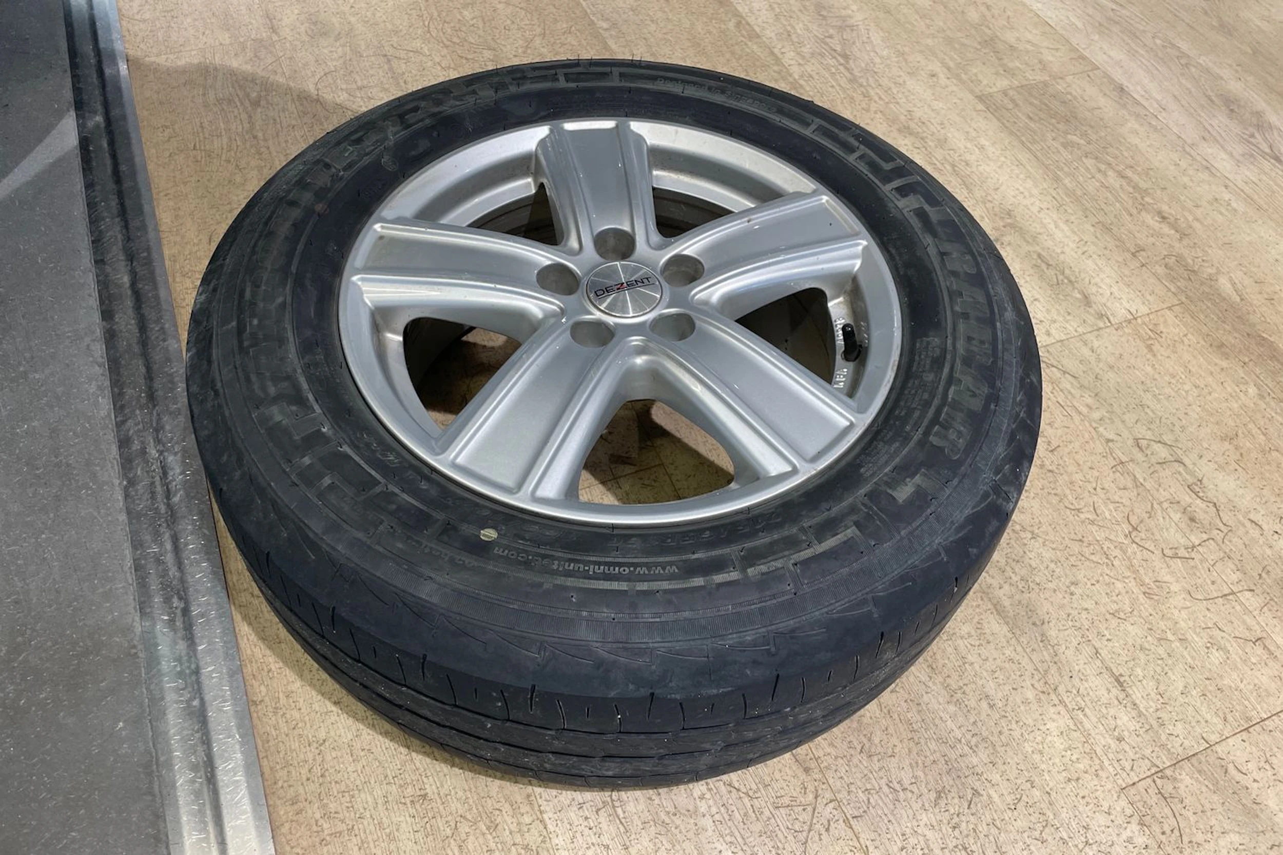 Harmaa Toyota Proace Verso 2016 kuva 10.