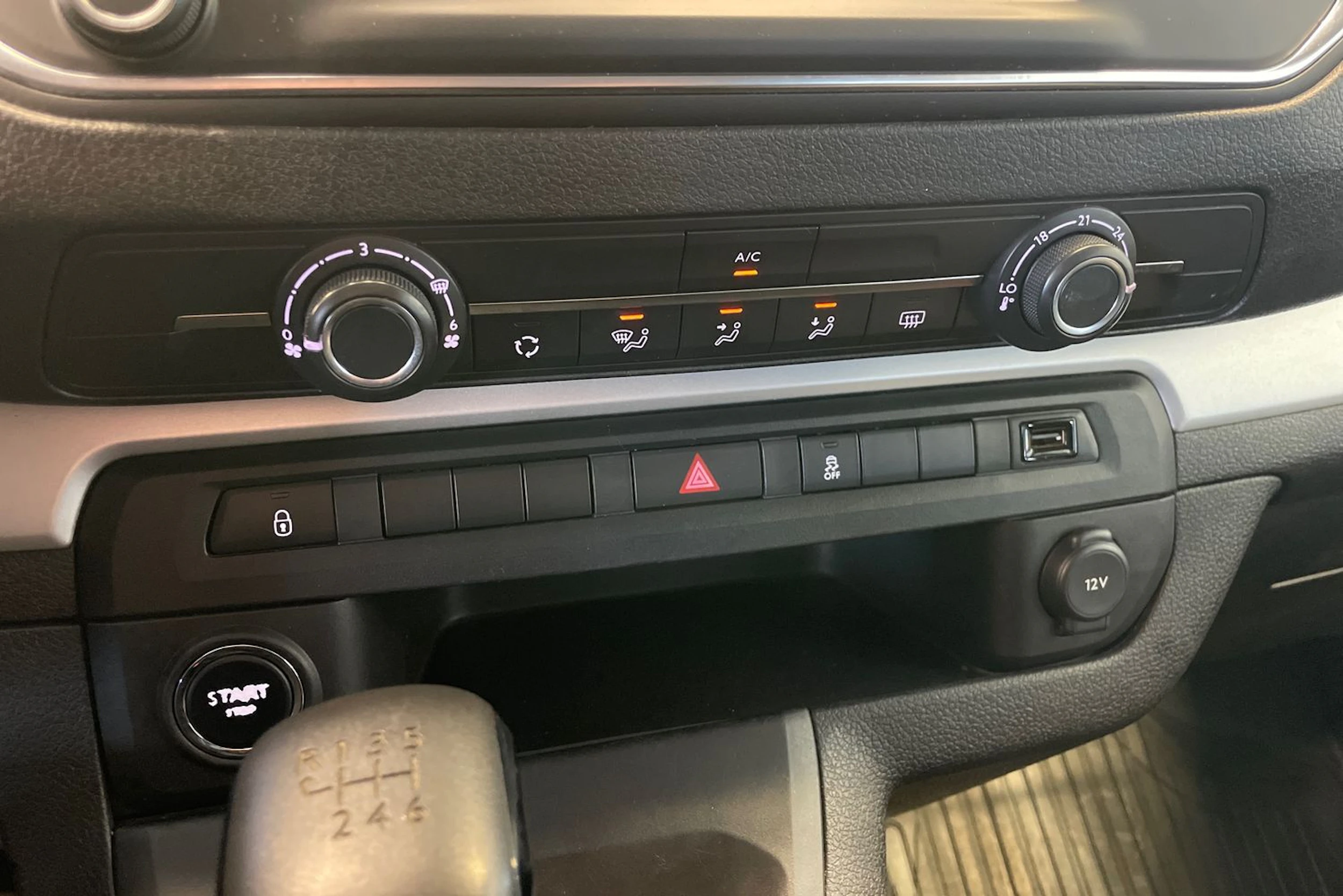 Harmaa Toyota Proace Verso 2016 kuva 12.