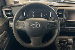 Harmaa Toyota Proace Verso 2016 kuva 19.