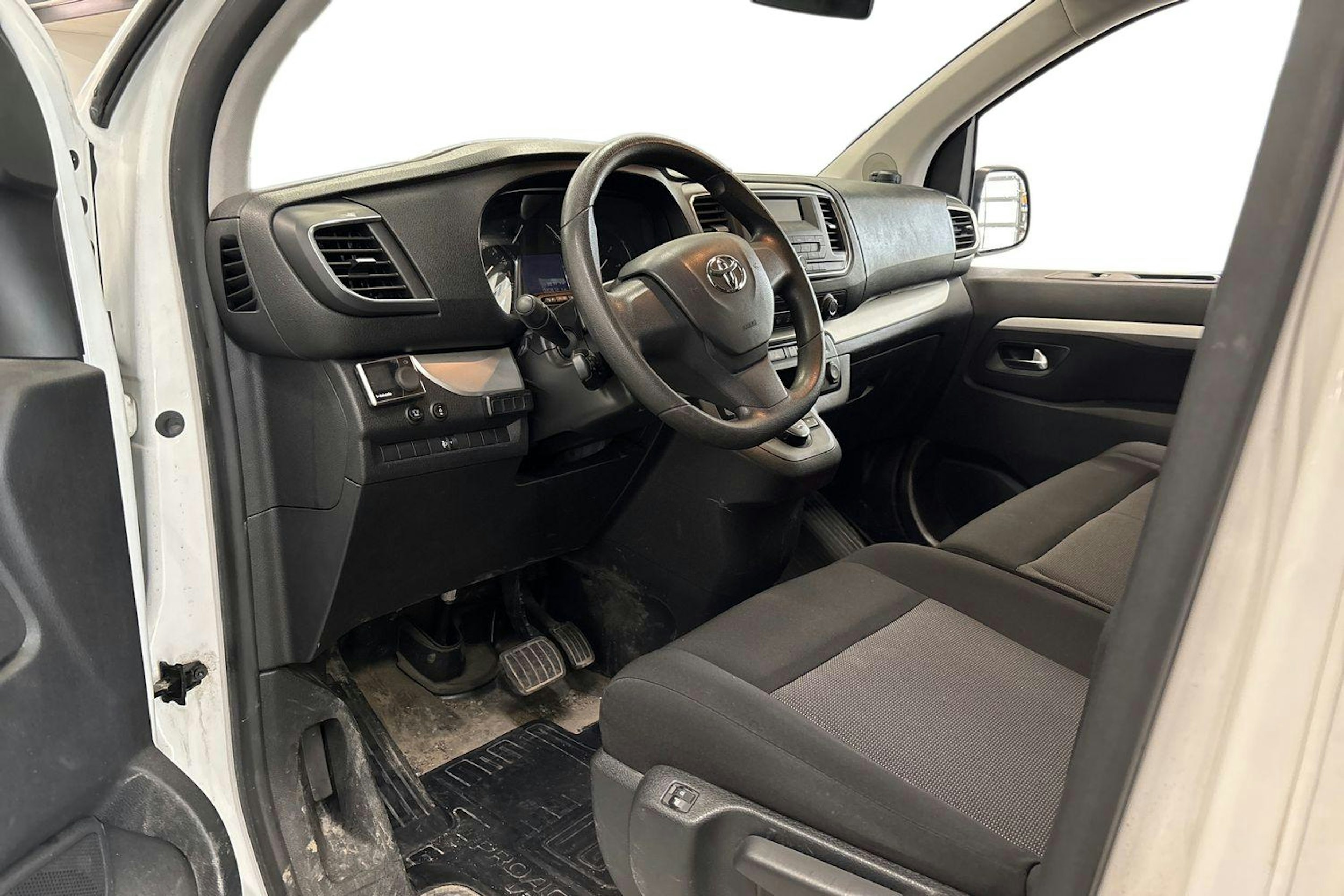 valkoinen Toyota Proace Verso 2017 kuva 3.