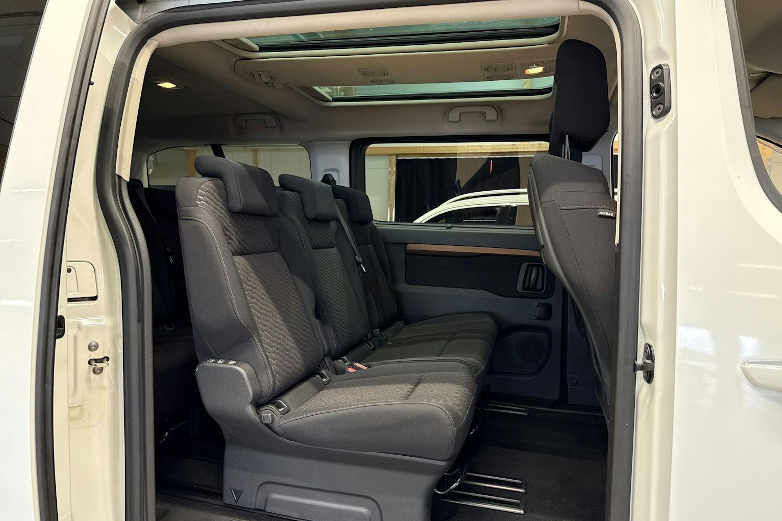 valkoinen Toyota Proace Verso 2018 kuva 13.