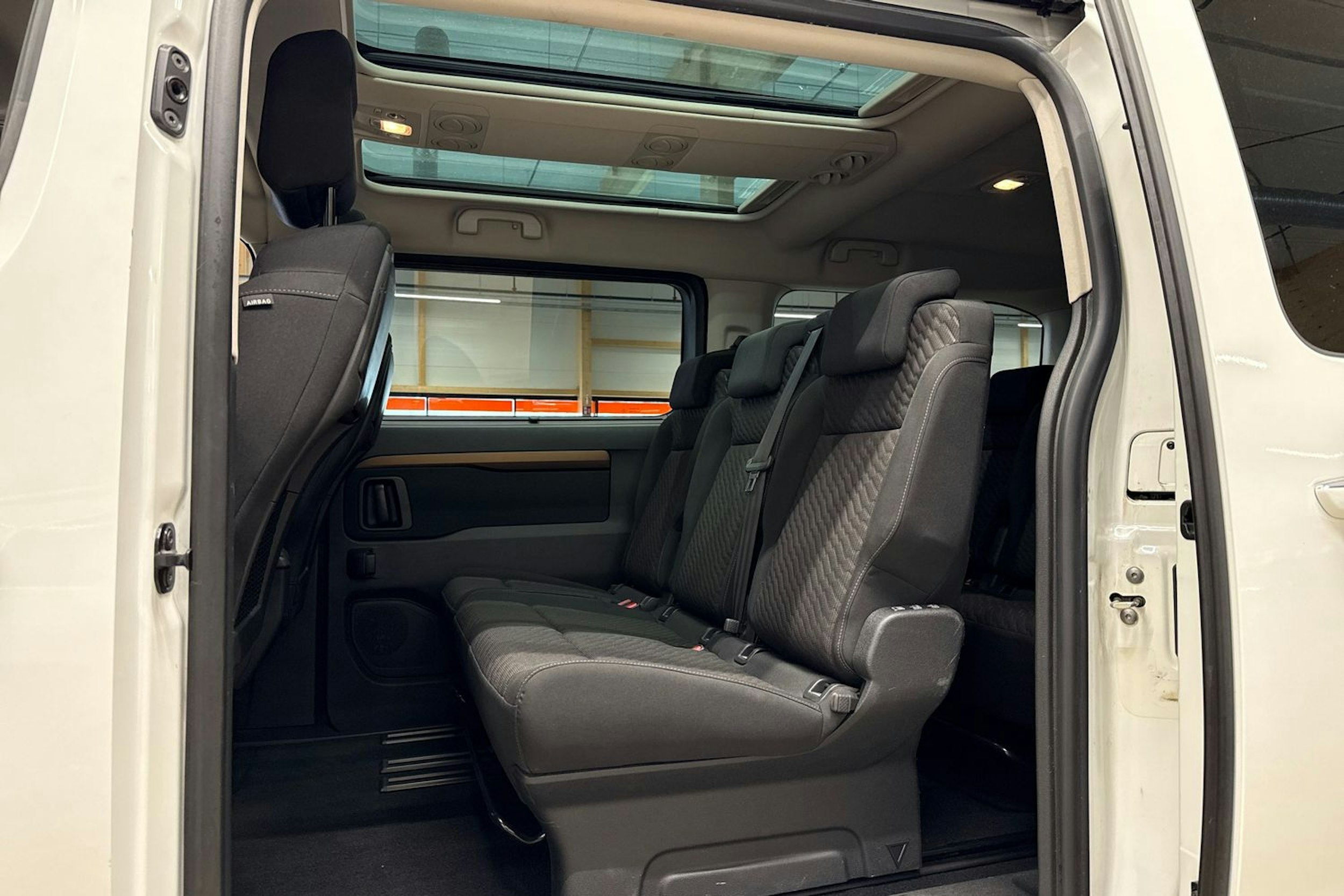 valkoinen Toyota Proace Verso 2018 kuva 14.