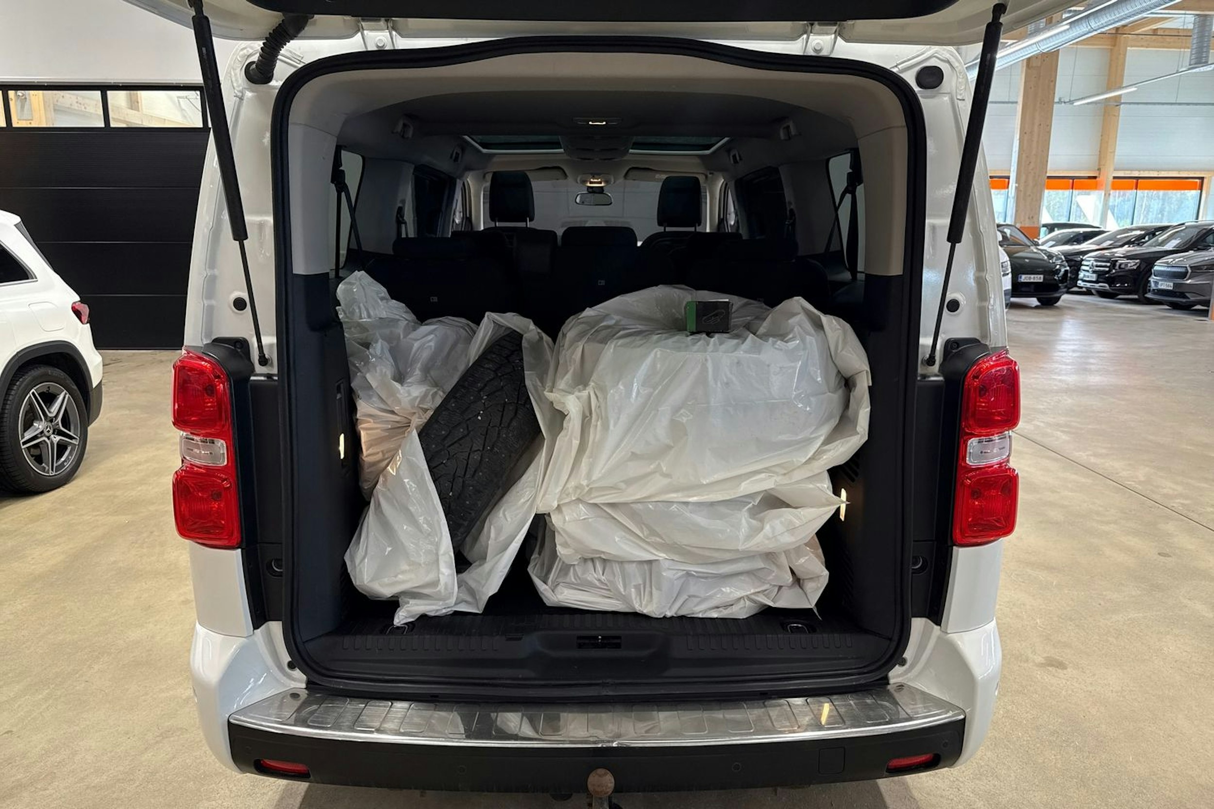 valkoinen Toyota Proace Verso 2018 kuva 30.