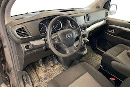 Harmaa Toyota Proace Verso 2016 kuva 3.