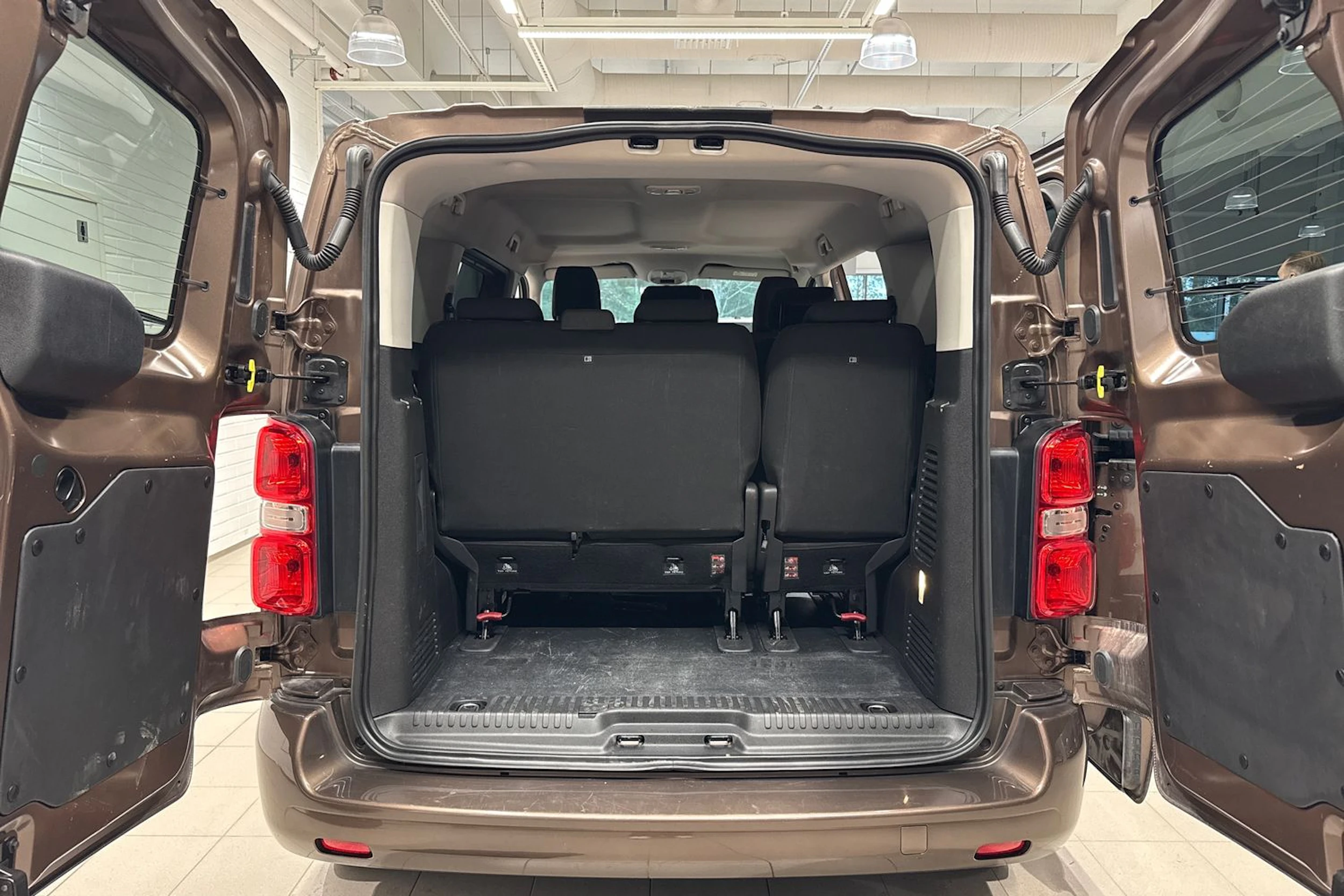 Ruskea (beige) Toyota Proace Verso 2018 kuva 15.