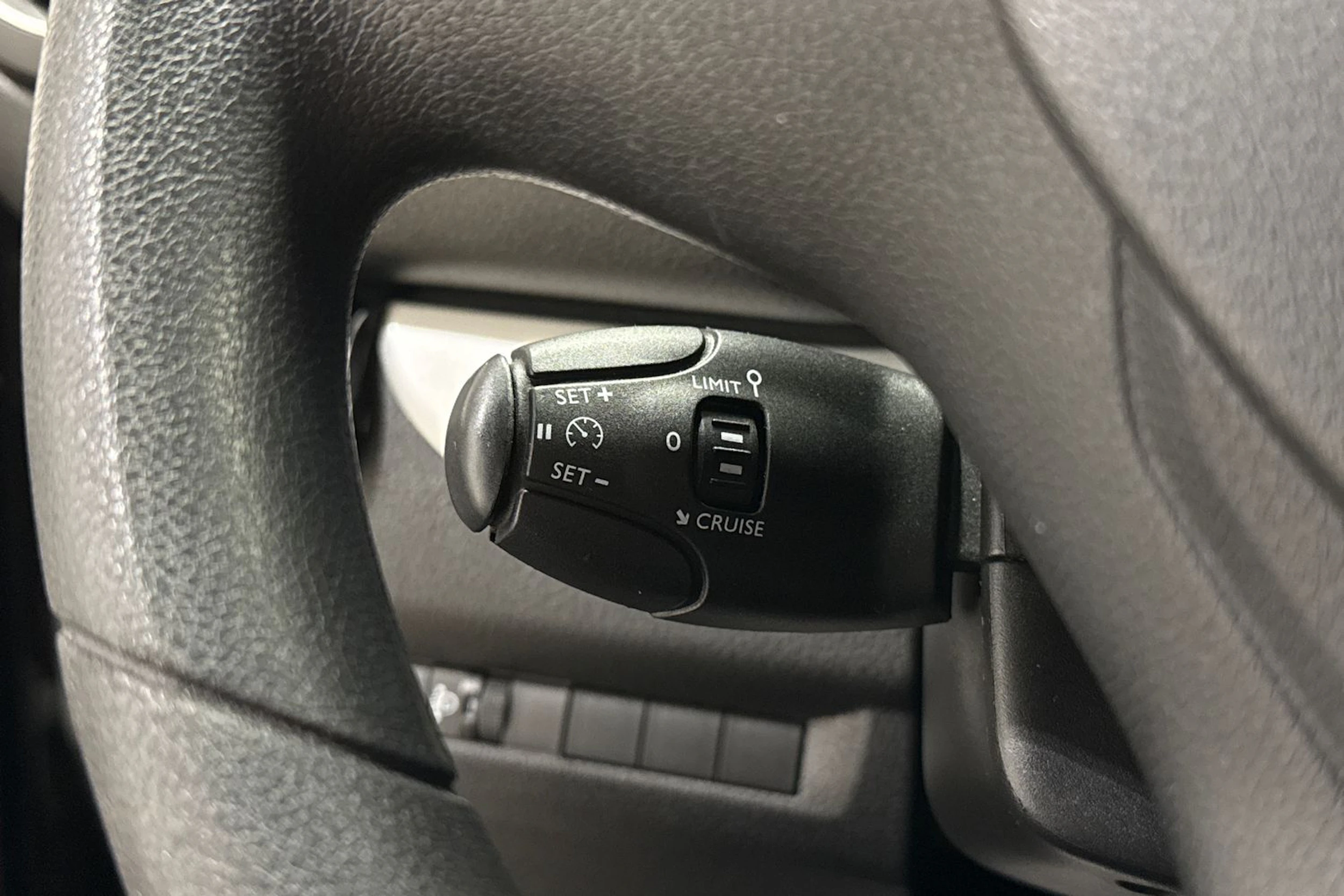 Ruskea (beige) Toyota Proace Verso 2018 kuva 18.