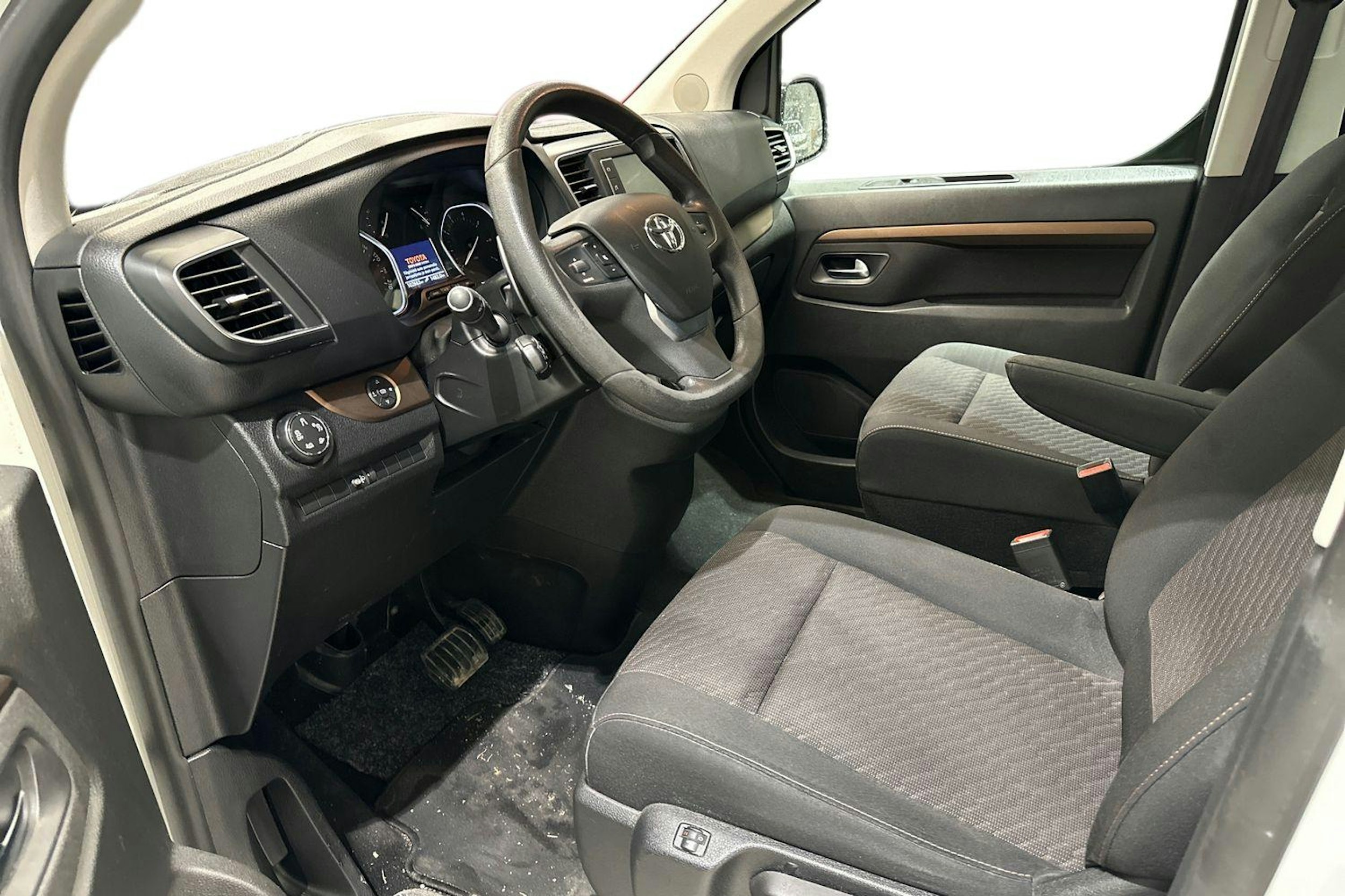 valkoinen Toyota Proace Verso 2018 kuva 3.