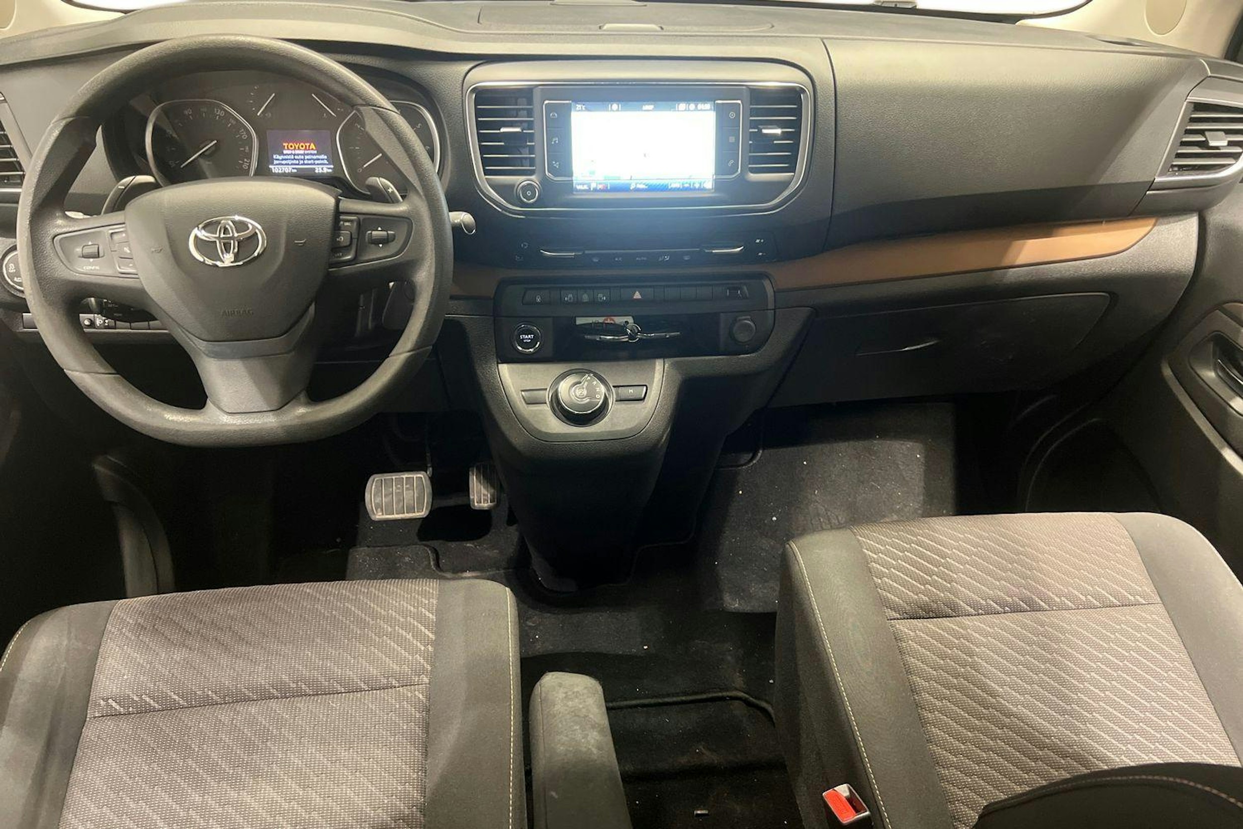 valkoinen Toyota Proace Verso 2018 kuva 9.