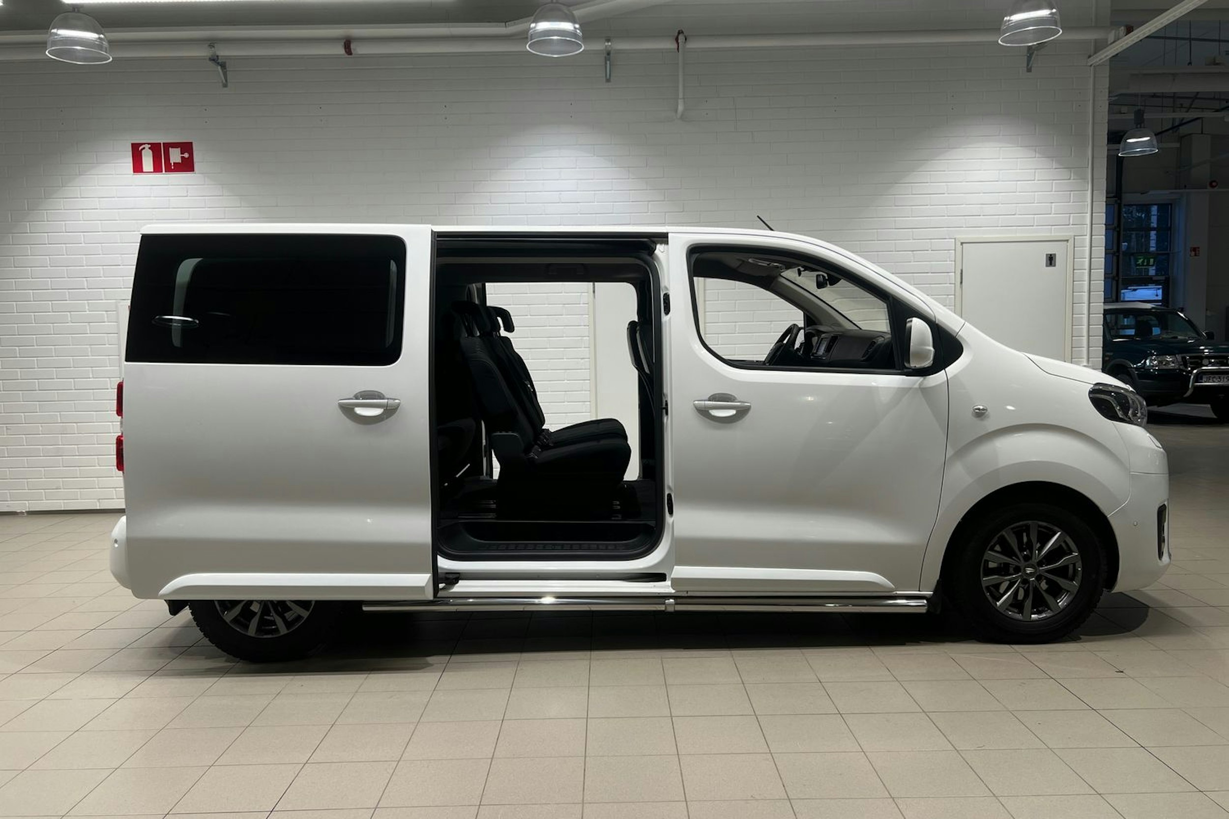 valkoinen Toyota Proace Verso 2018 kuva 23.