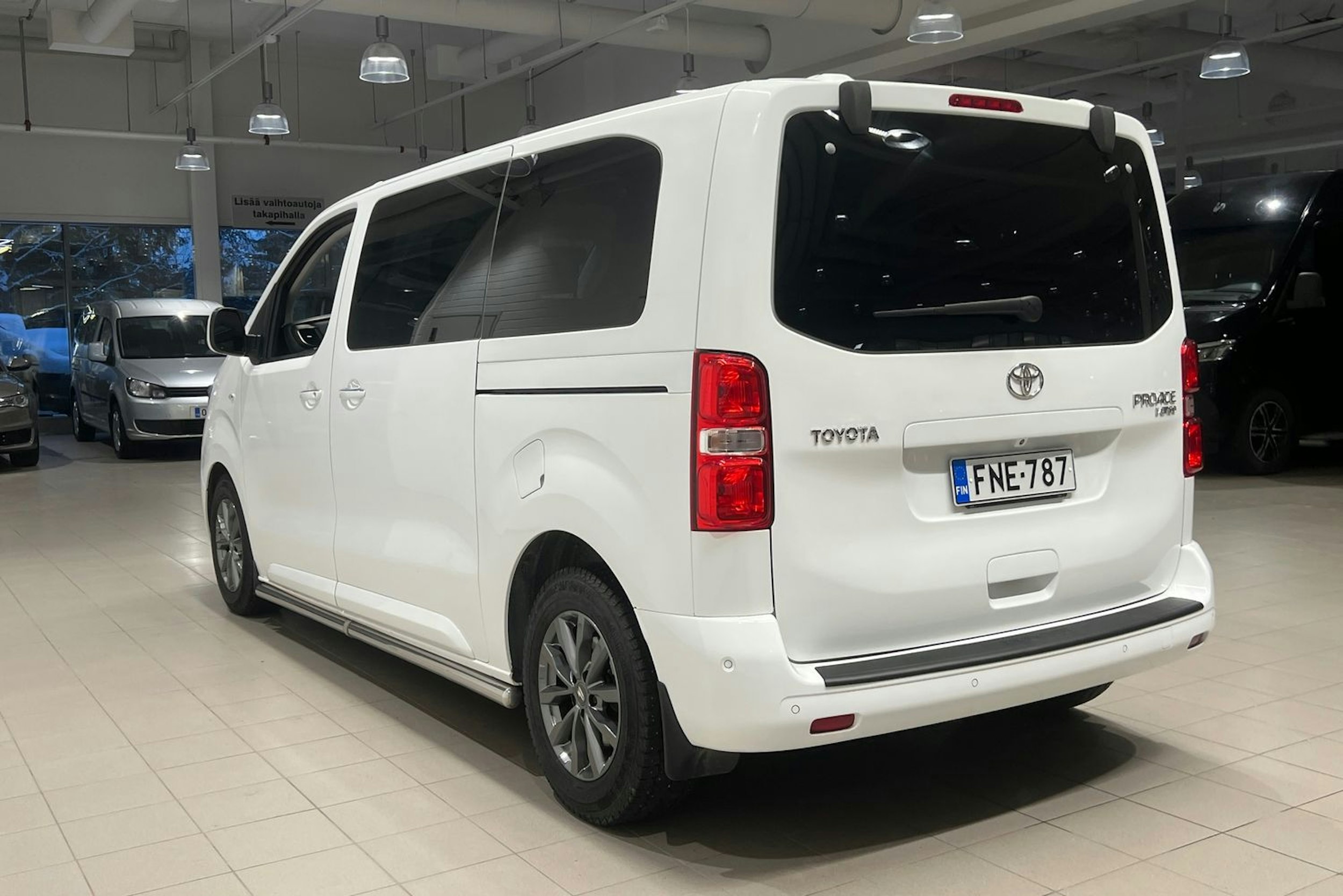 valkoinen Toyota Proace Verso 2018 kuva 28.