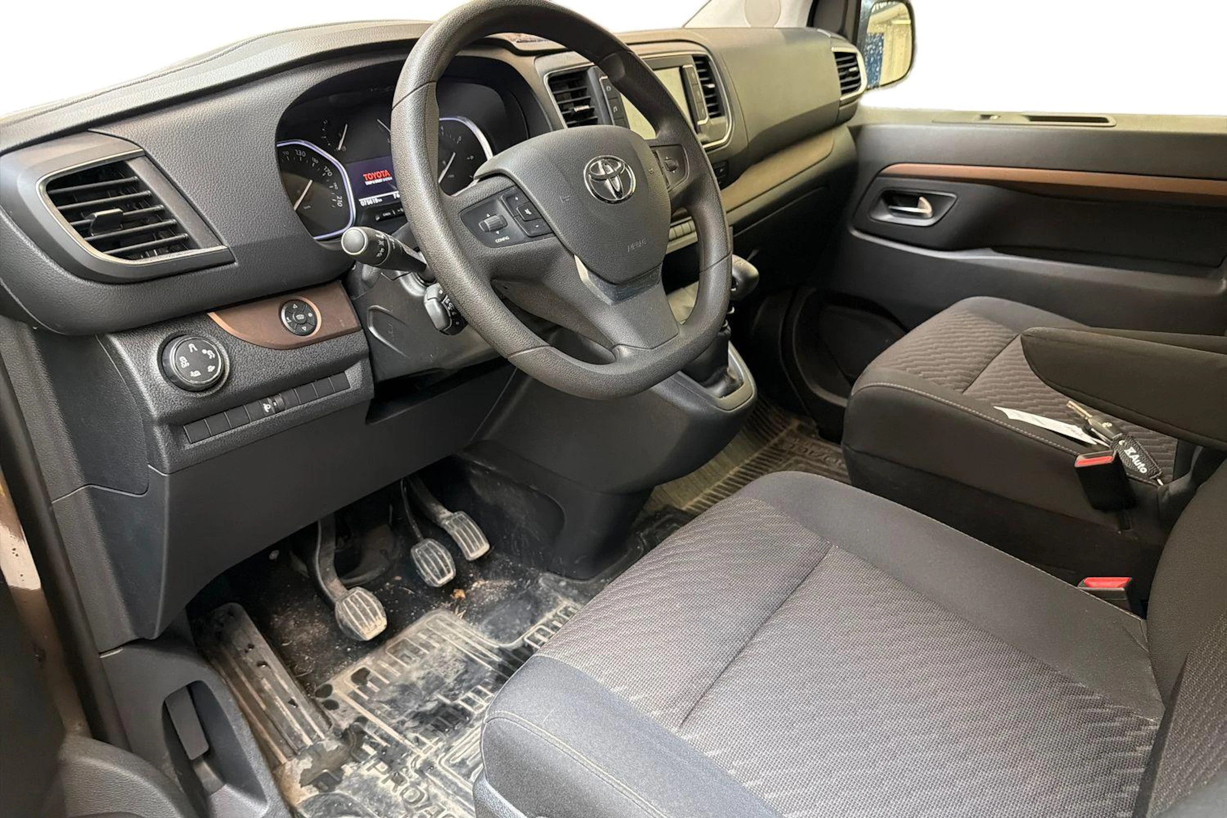 Ruskea (beige) Toyota Proace Verso 2018 kuva 3.