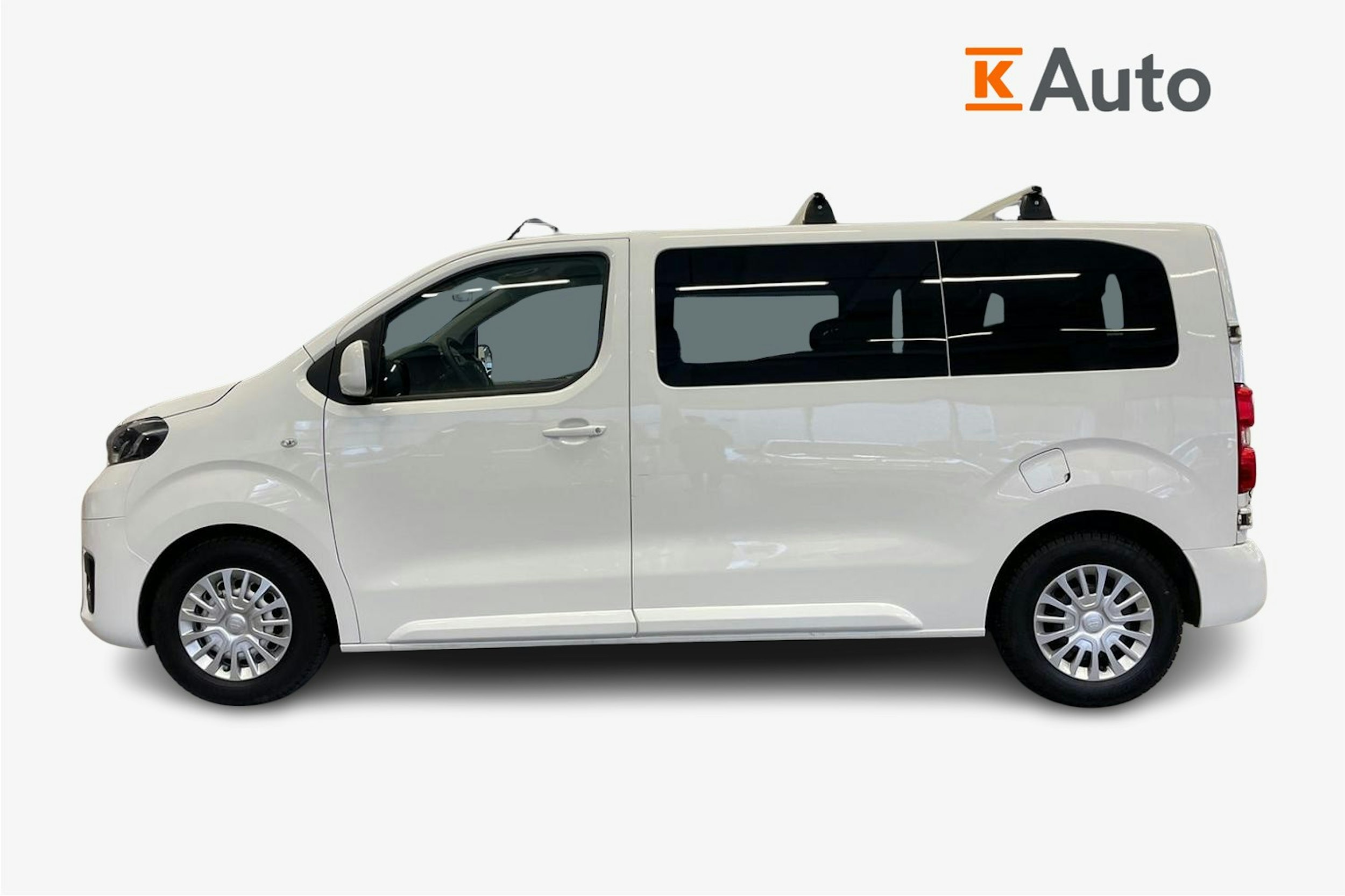 Valkoinen Toyota Proace Verso 2018 kuva 6.