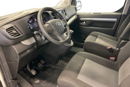 Valkoinen Toyota Proace Verso 2018 kuva 7.