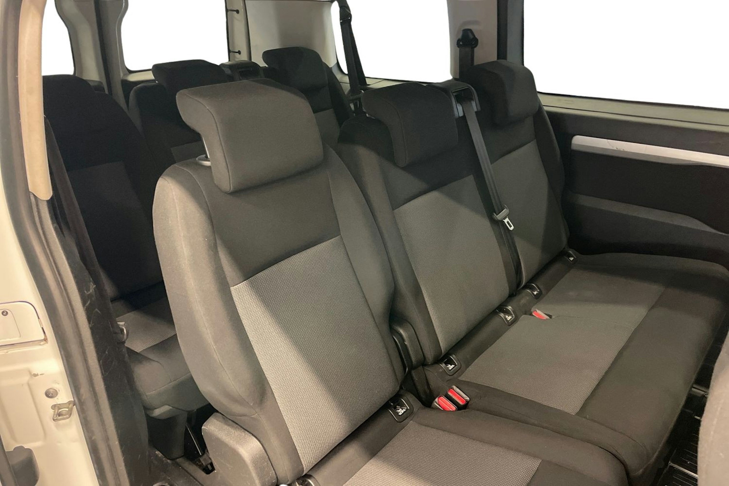 Valkoinen Toyota Proace Verso 2018 kuva 10.