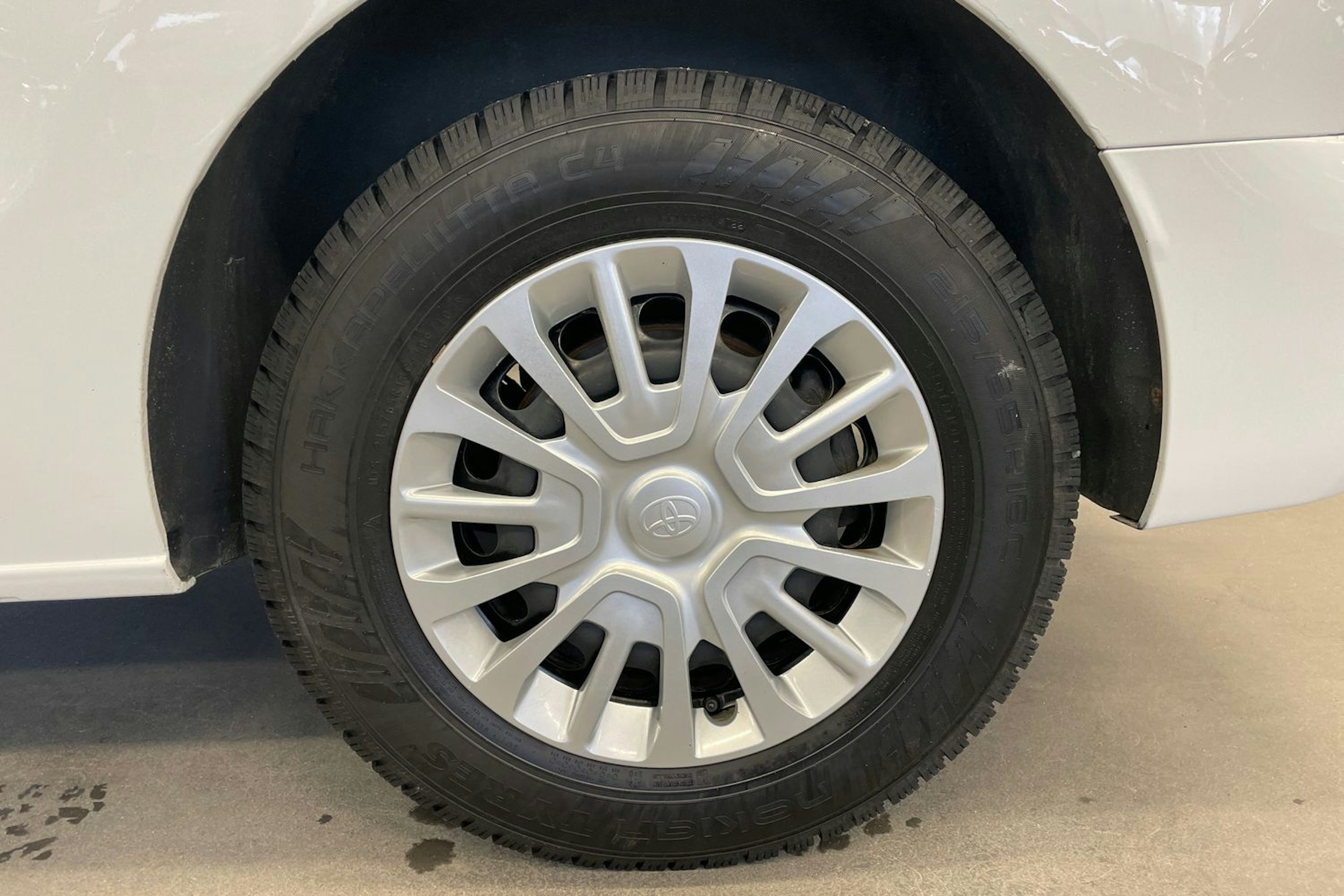 Valkoinen Toyota Proace Verso 2018 kuva 13.
