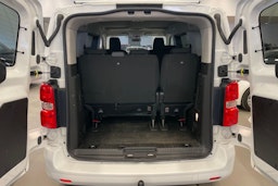 Valkoinen Toyota Proace Verso 2018 kuva 17.